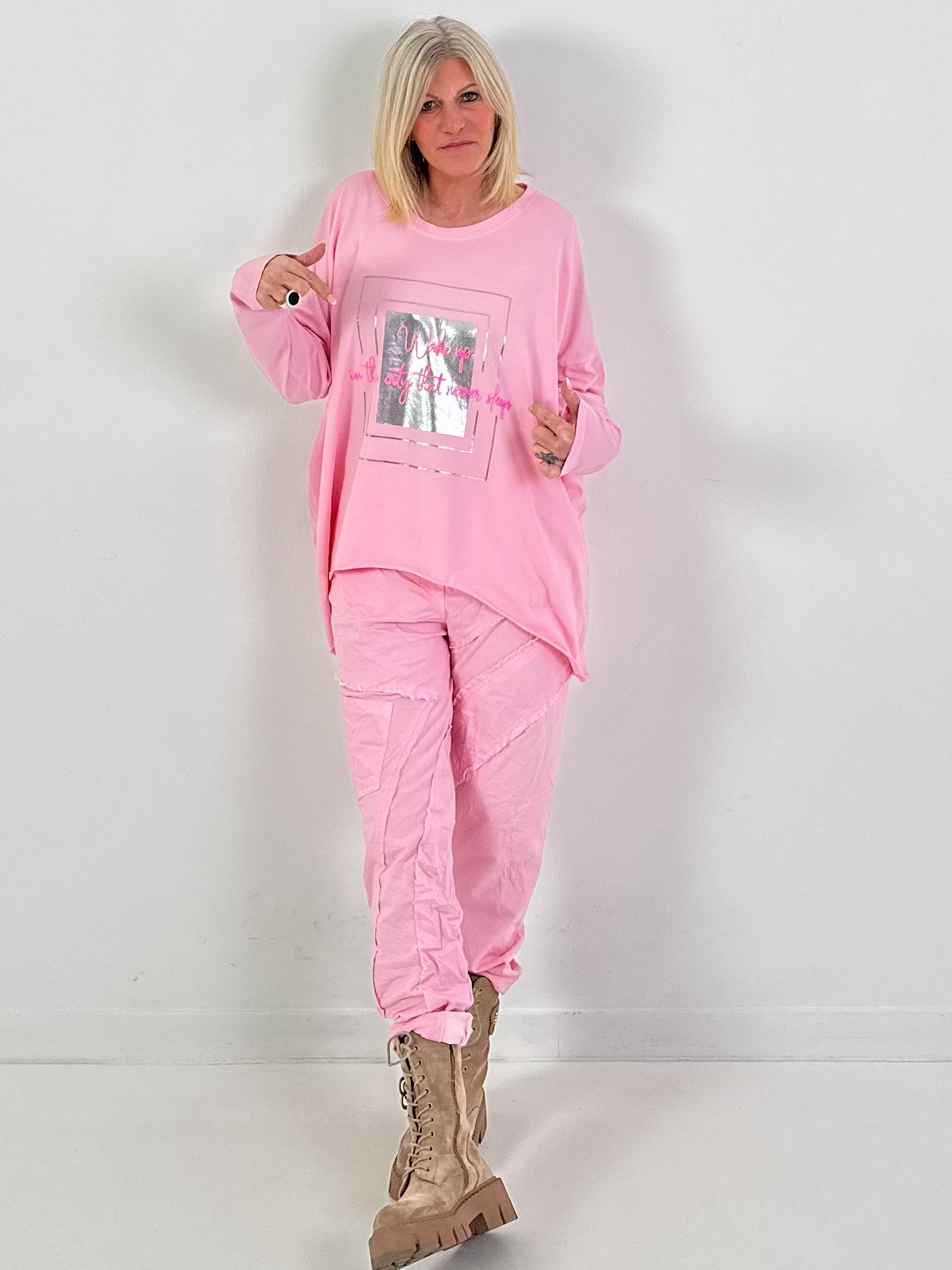Oversized Shirt Modell "wake up in a City that never sleeps" rosa