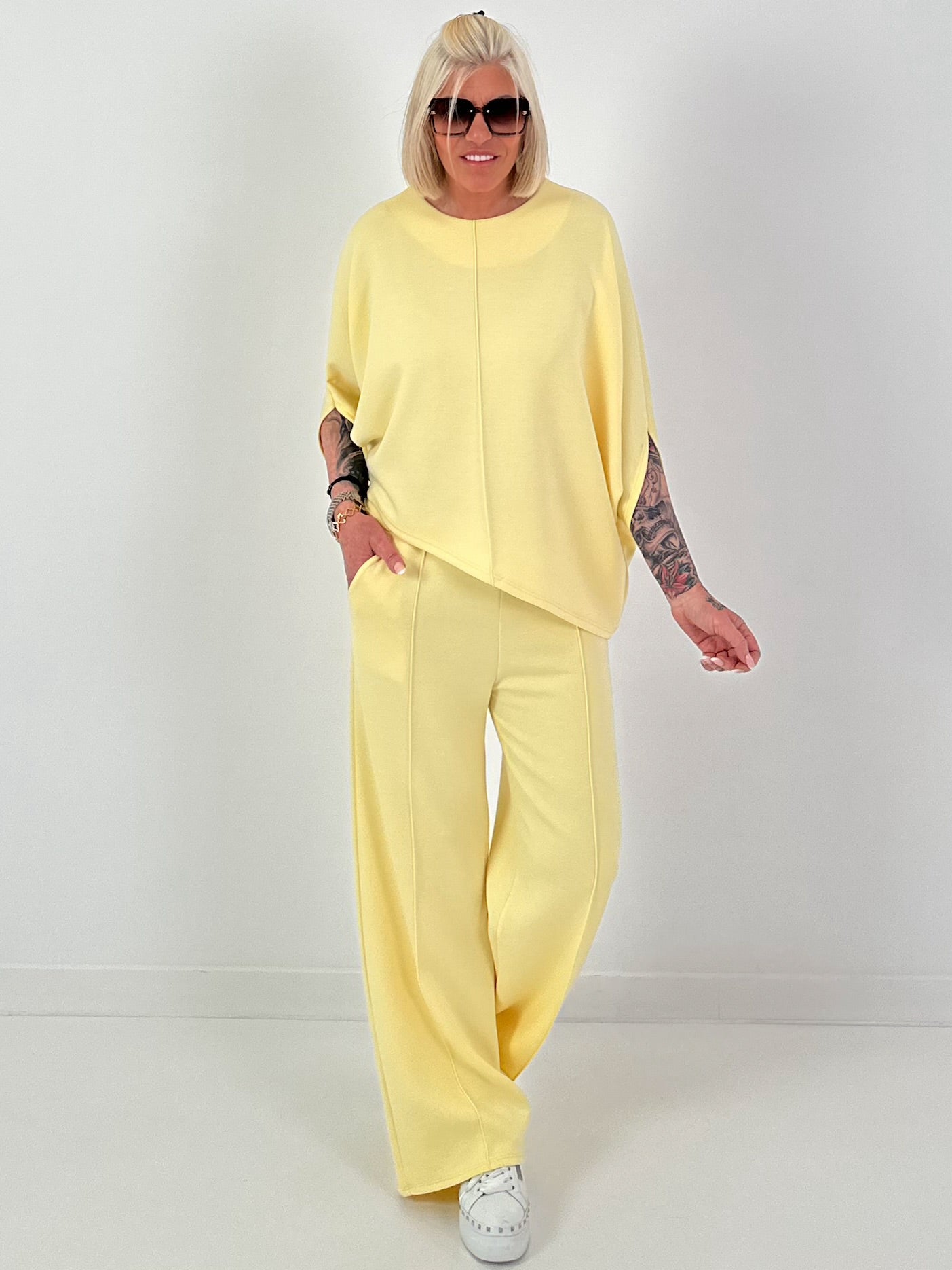 Two-piece set with asymmetrical shirt - yellow