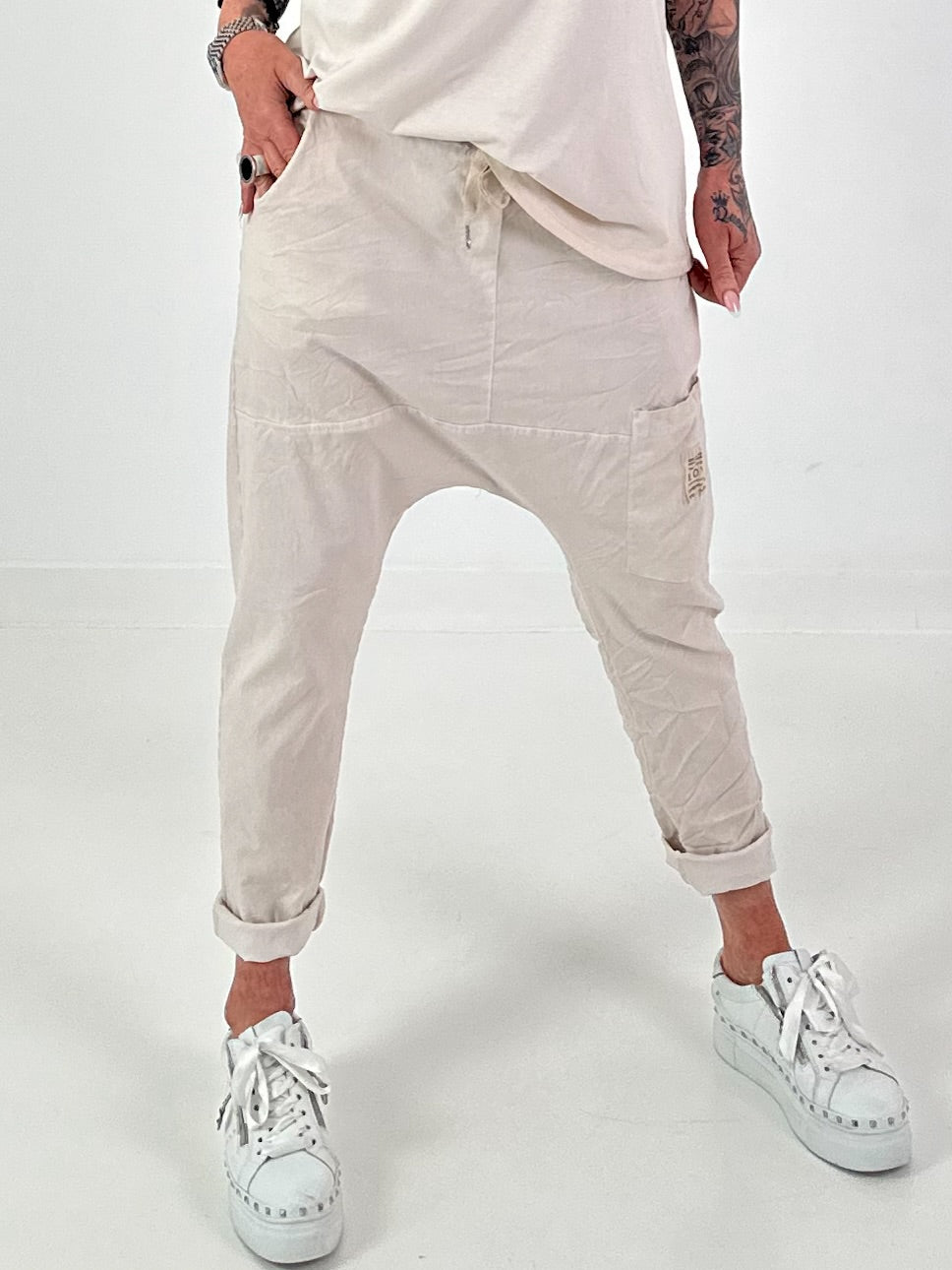 Baggy broek met statement patch - beige