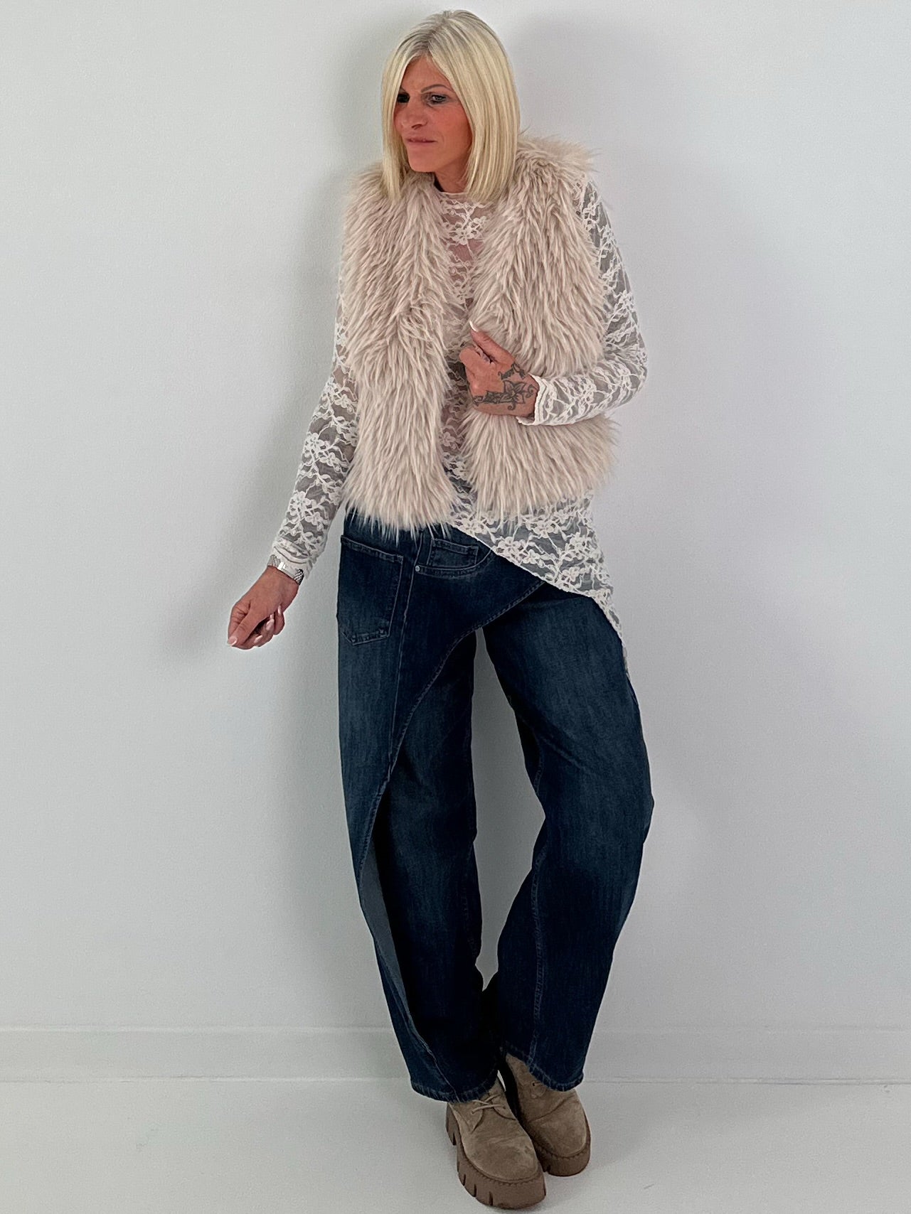 Stylish faux fur vest - beige