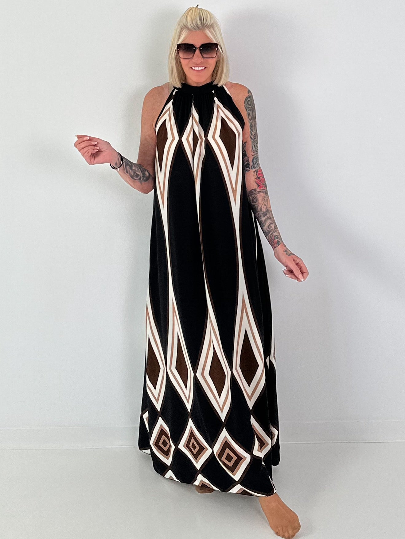 Neckholder Kleid mit All-Over Muster - schwarz-braun-mehrfarbig