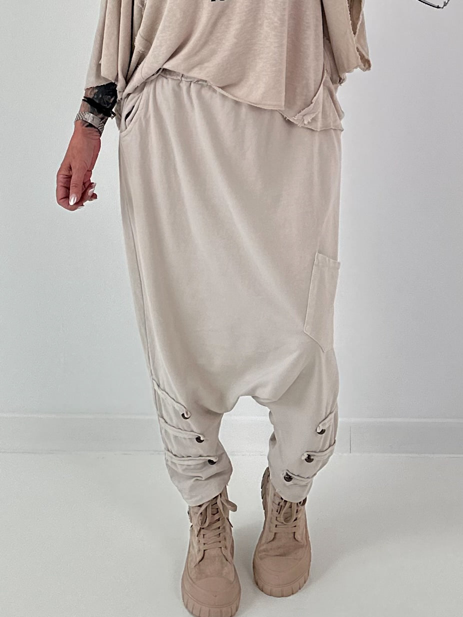 Haremhose mit Knopfdetails - beige