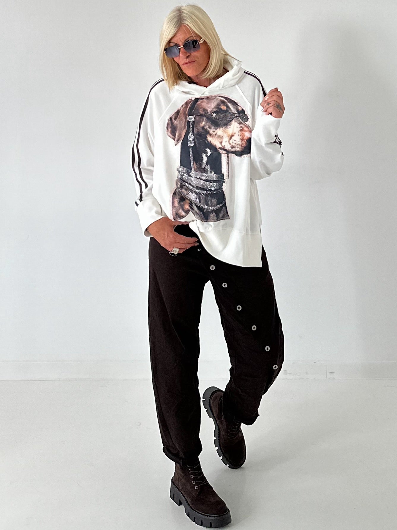 Stylisches Sweatshirt  mit großem Patch Dog - weiss