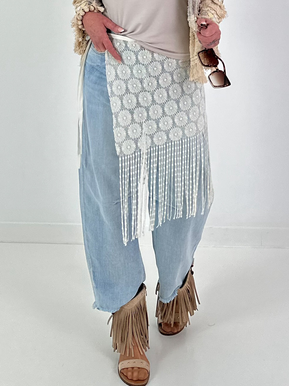 Jeans mit Häkeltuch - denim