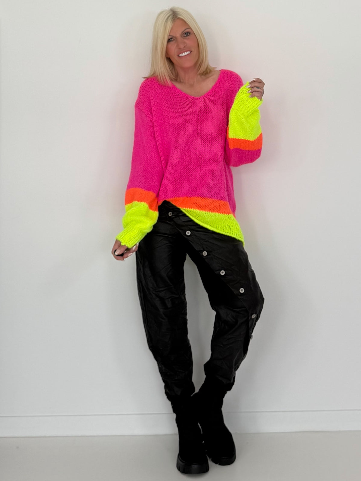 Pullover mit V-Ausschnitt - neonpink-mehrfarbig