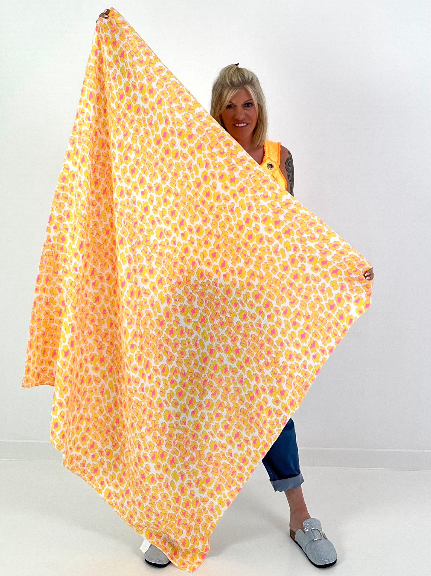 XL Musselin Tuch mit Leo Muster - weiss-gelb-neonpink