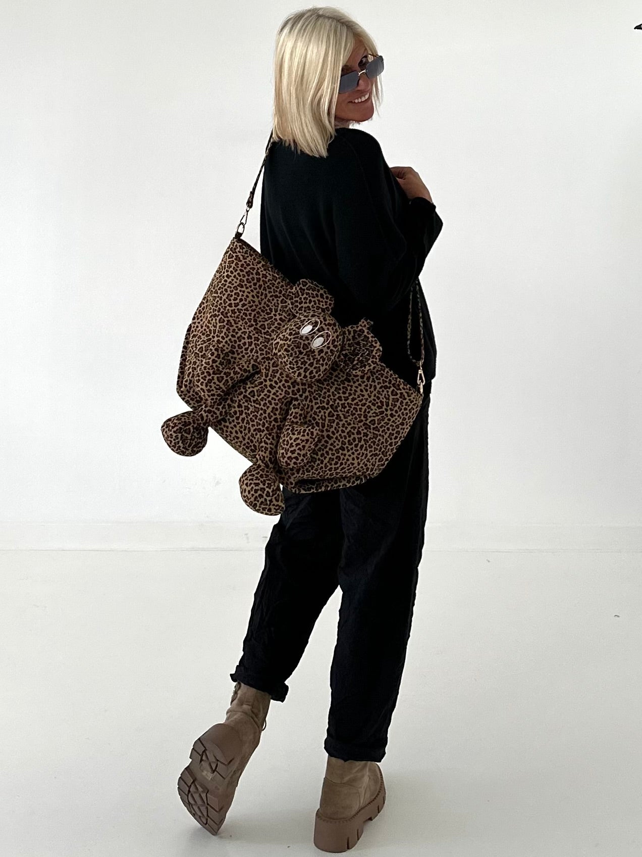 Soft Oversized Basic Pullover - Black