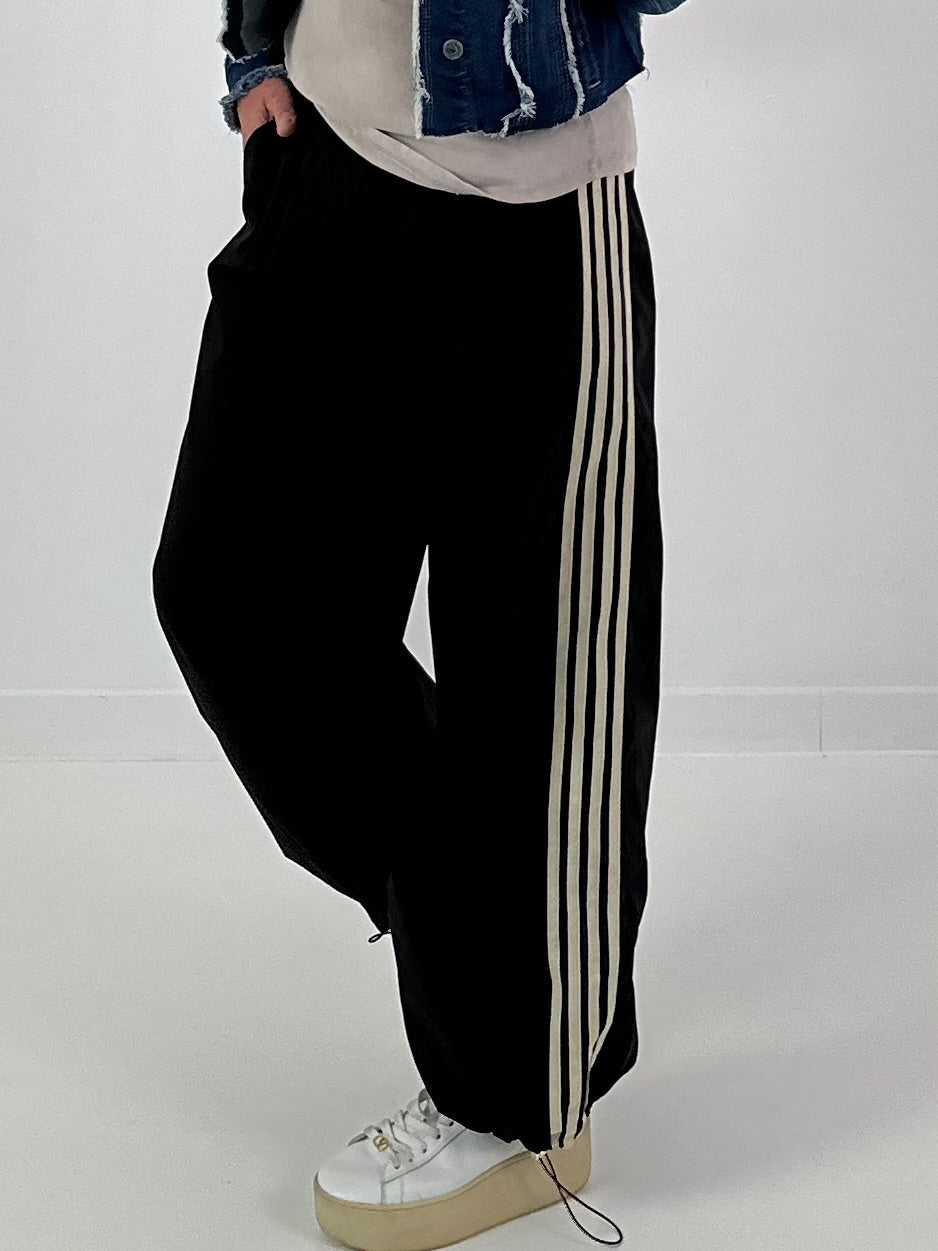 Pants with elastic waist - black