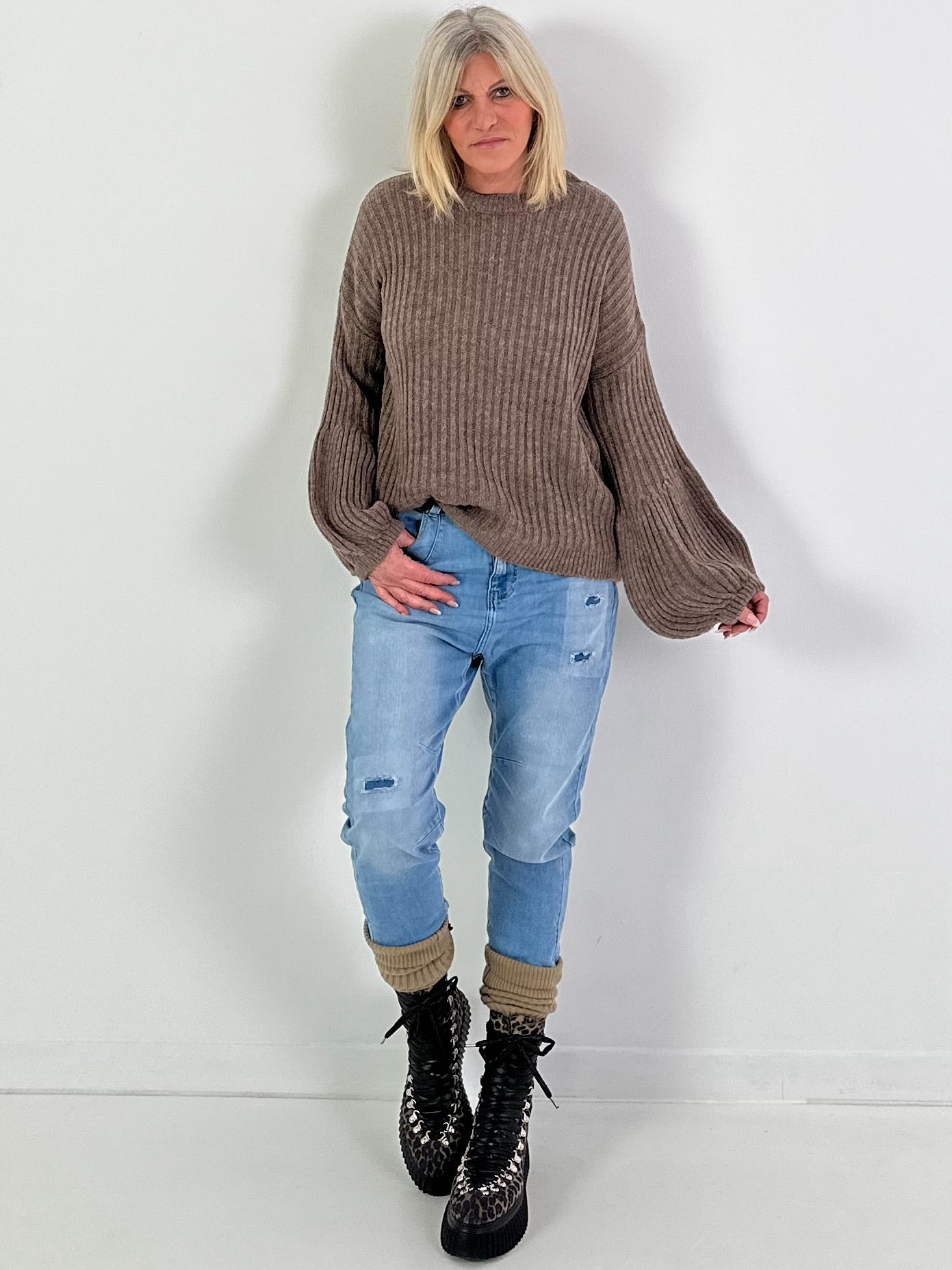 Trui model "CloudSleeve" - ​​taupe