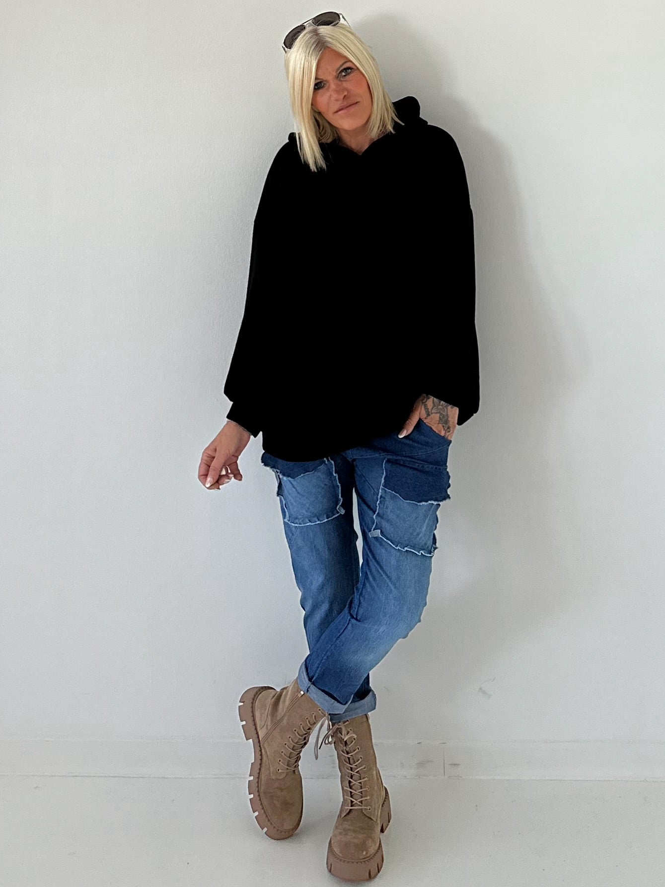 Lässiger Hoodie mit Statement Rückenprint "Pause" - schwarz