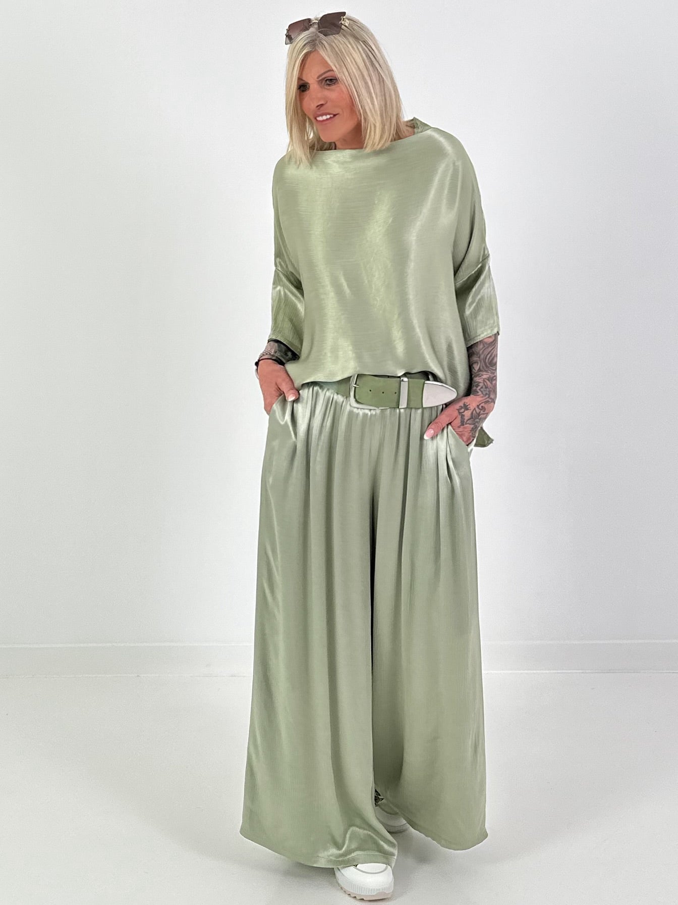 Two-piece set in a satin look - khaki