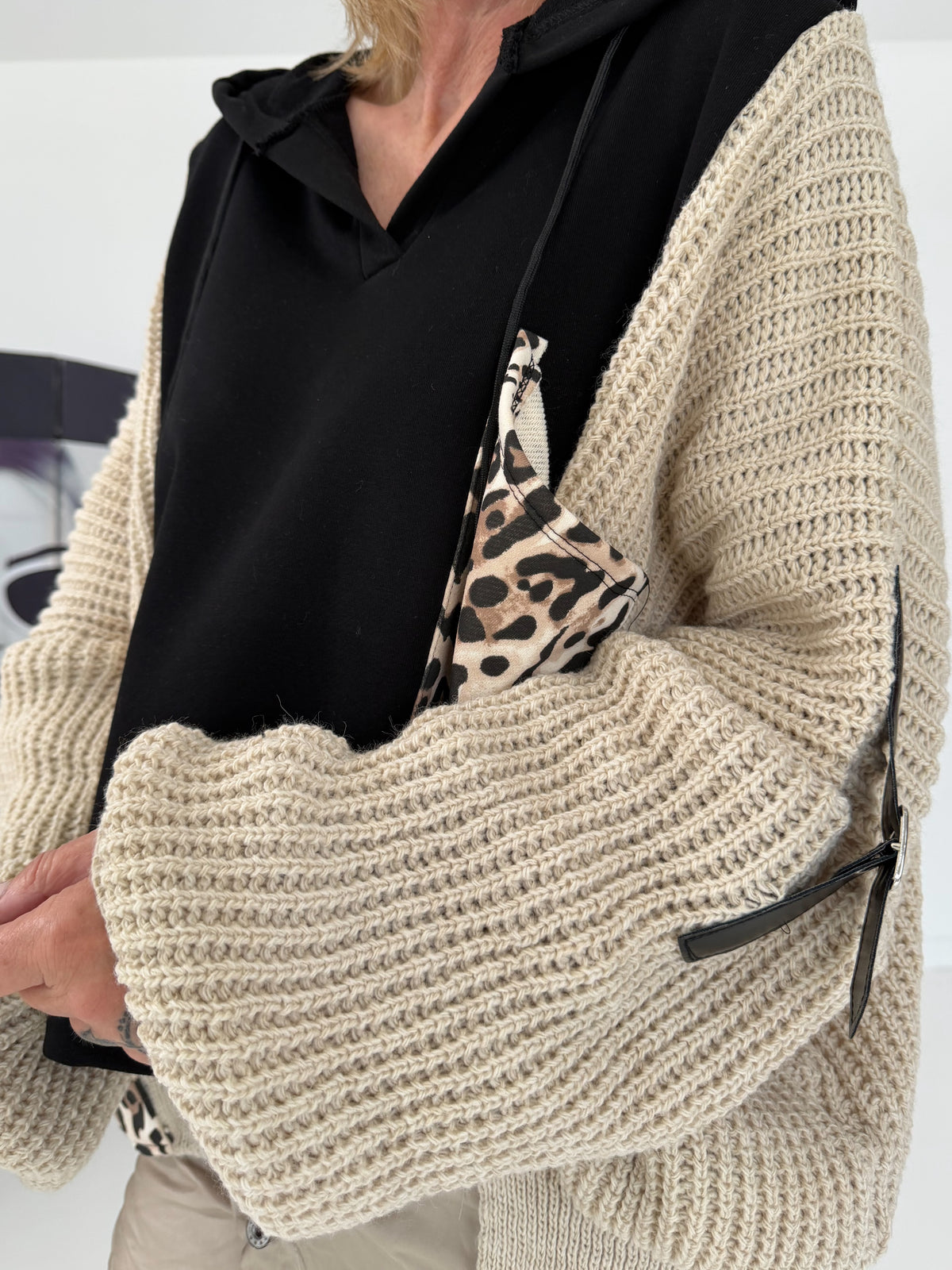 Oversized grofgebreide hoodie met sweat-inzetstuk - zwart-beige