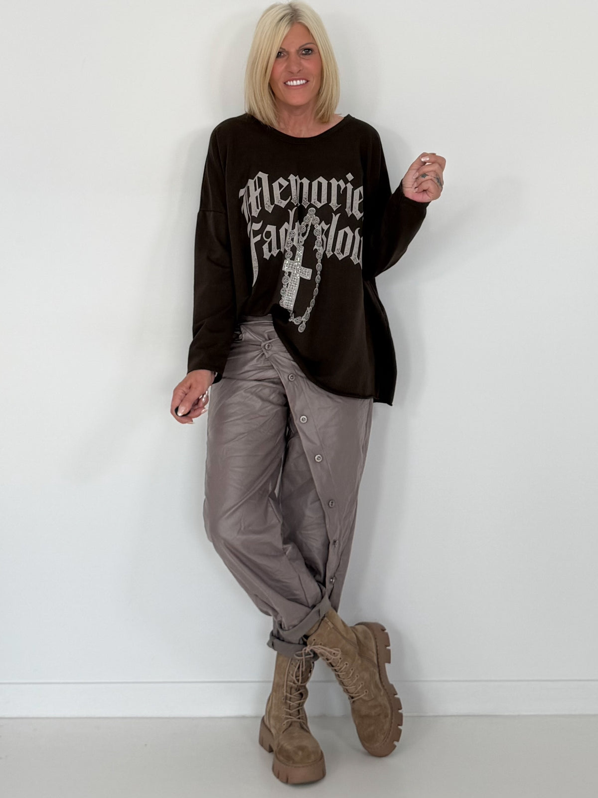 Vegane Lederhose Knopfleiste quer - taupe