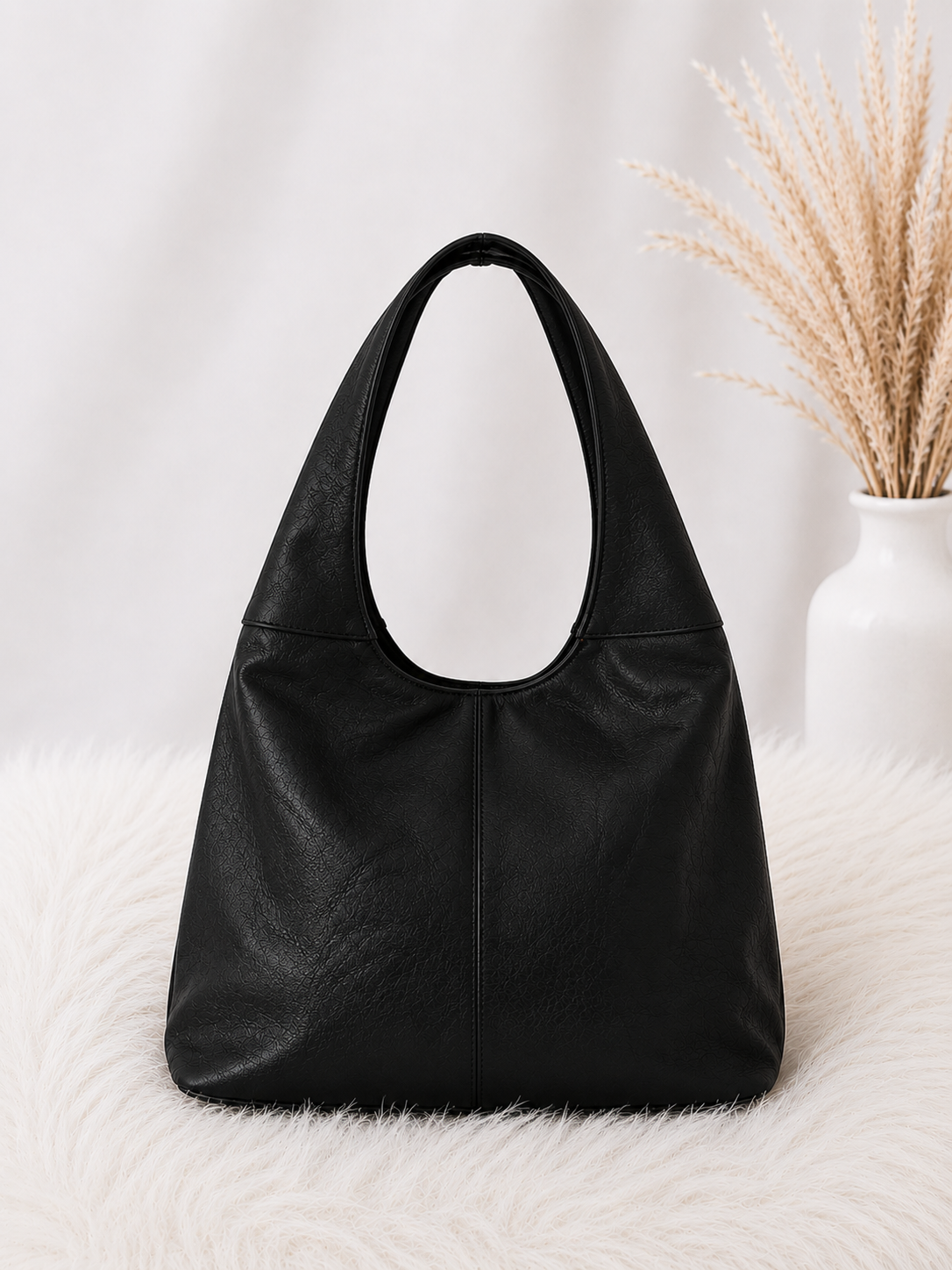 Bag in vintage leather look - black