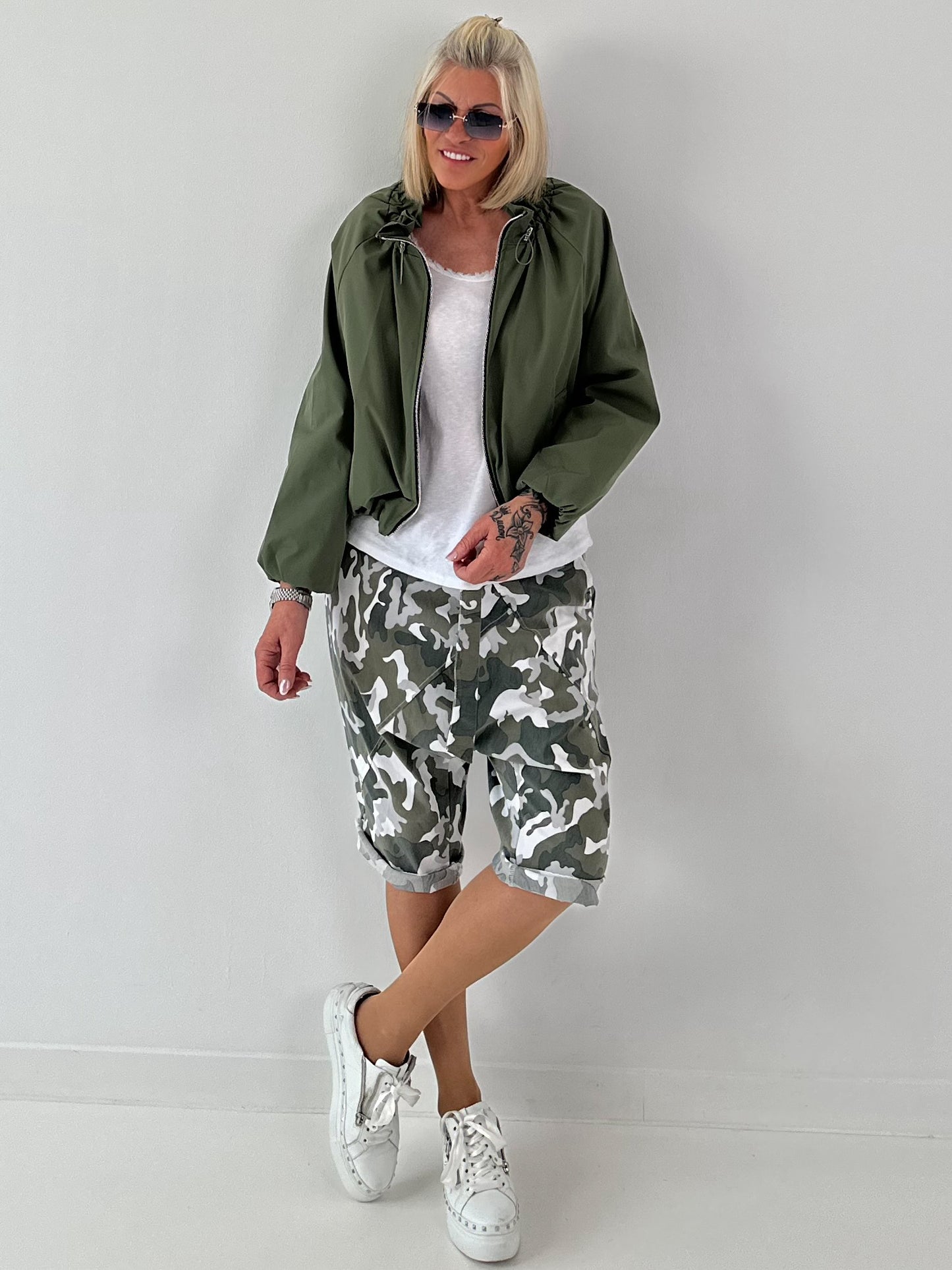 Ballon Jacke mit raffiniertem Kragen - oliv