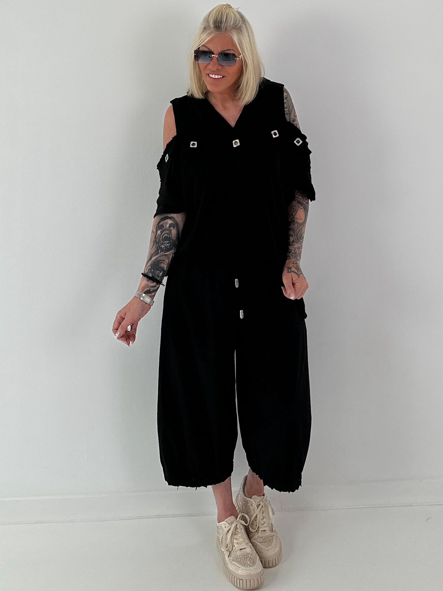 Hoodie Shirt mit Cut Out Shoulder - schwarz