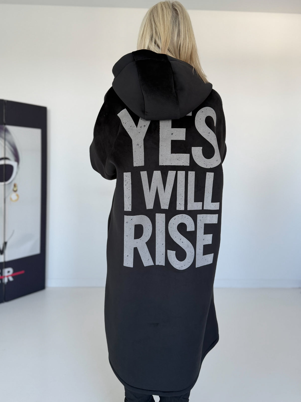 Mantel mit Kapuze Yes I Will Rise - schwarz
