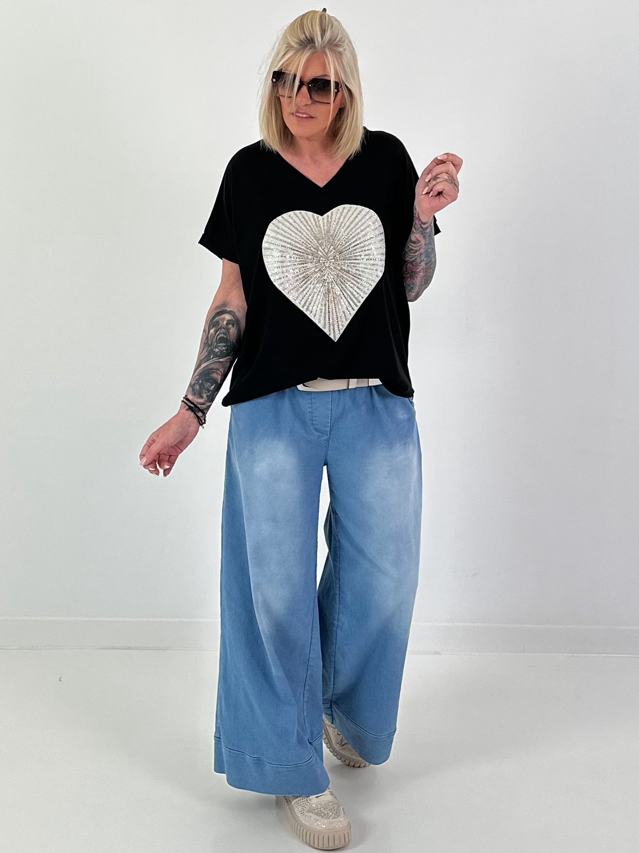 T-Shirt with Rhinestone Heart - black