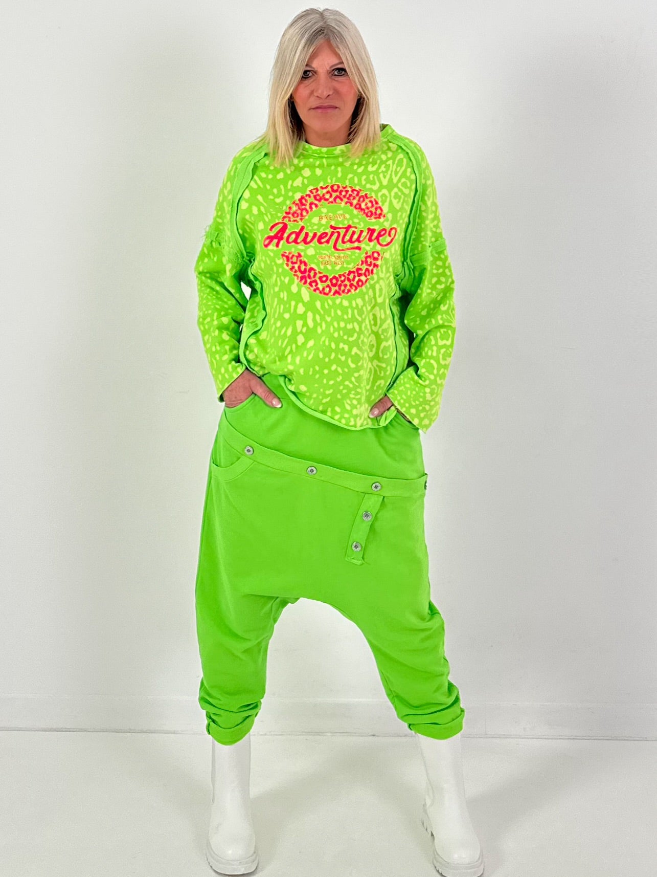 Oversized Sweatshirt Modell "Breave Adventure" - apfelgrün