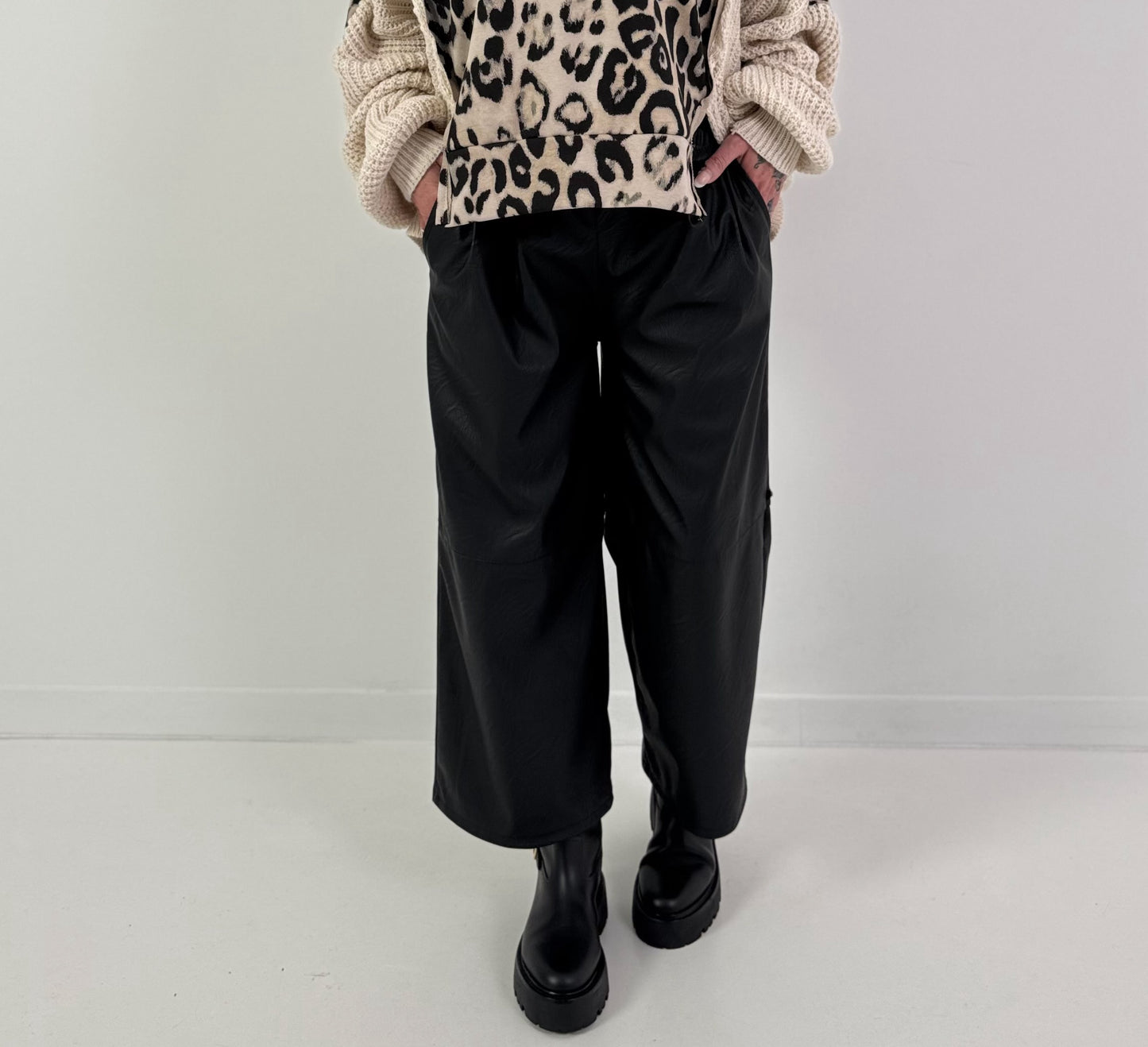 Culotte Hose in Lederoptik Modell "Loose Mind" - schwarz