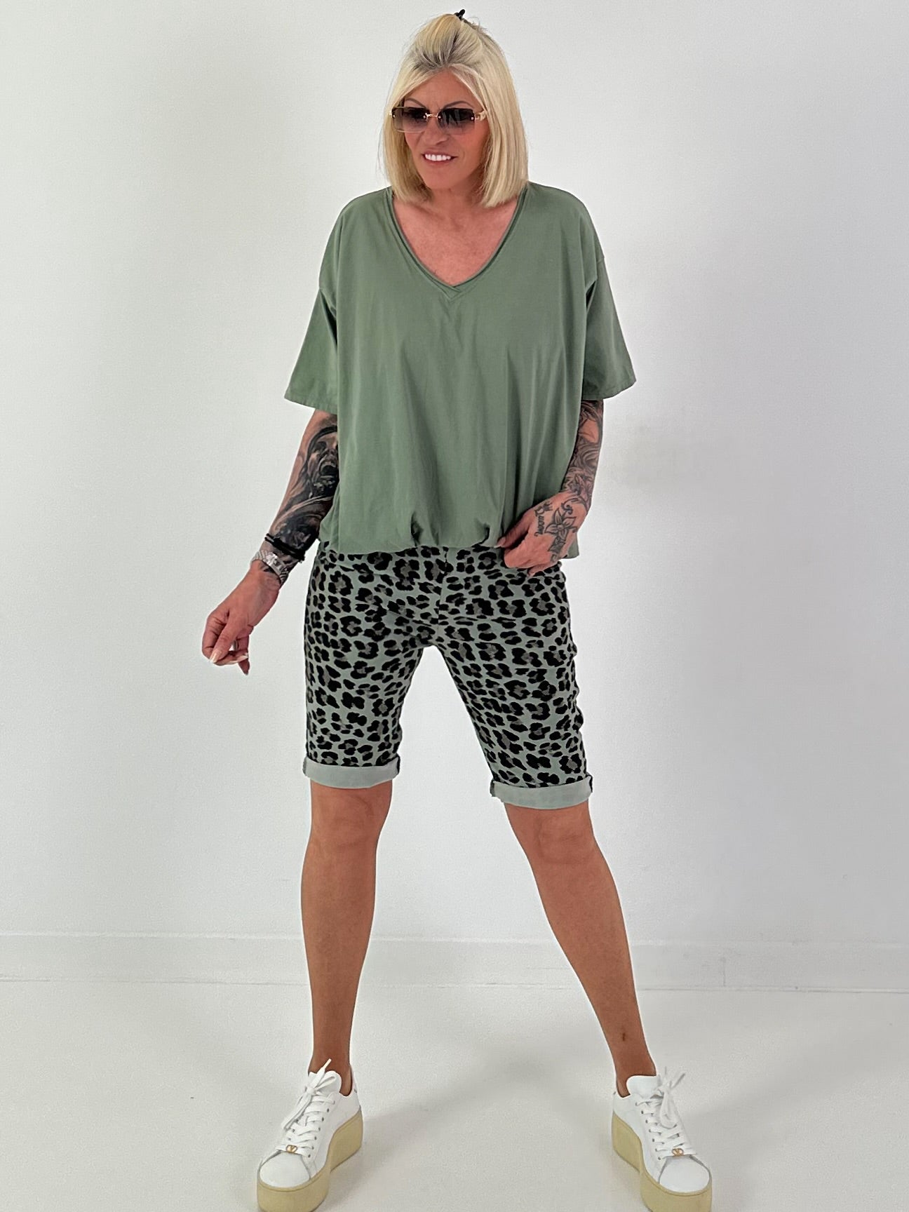 T-Shirt  mit gerafftem Saum - khaki