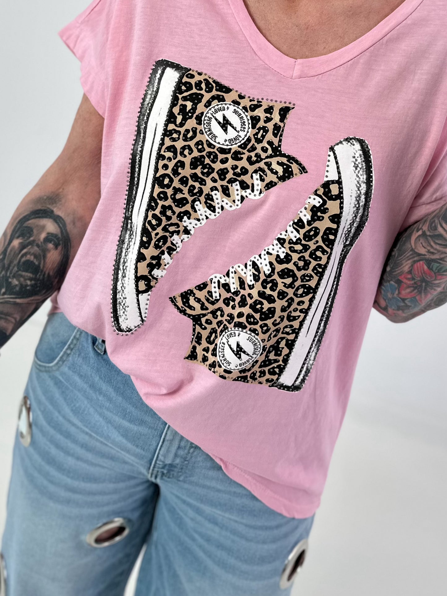 T-Shirt with leopard shoe print - pink