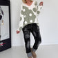 Pullover mit V-Ausschnitt und Art-Print - ecru-oliv