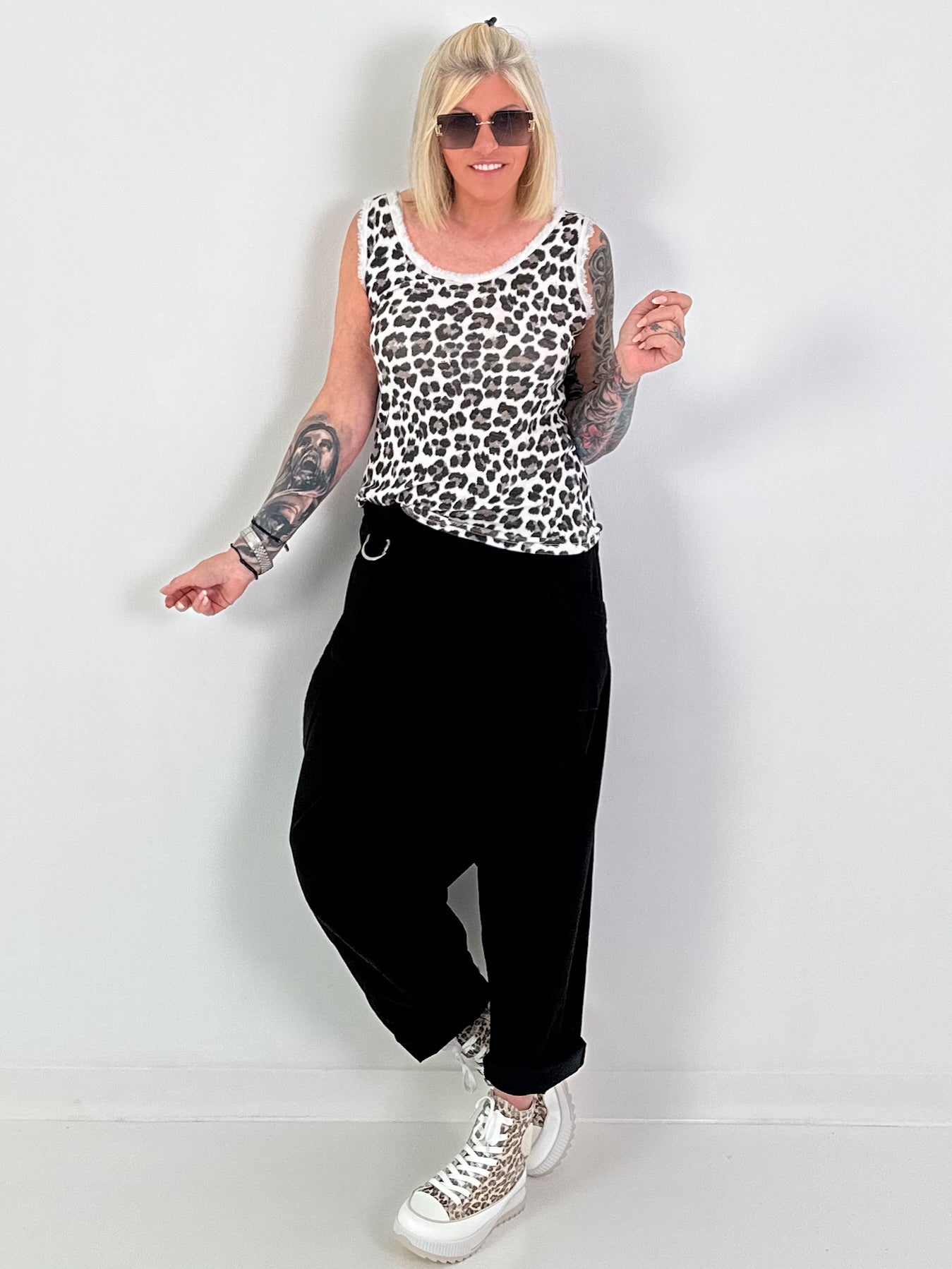 Baggy trousers with wrap - black