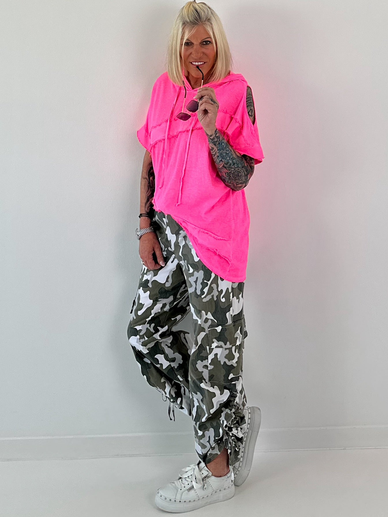 Hoodie Shirt mit Jeans Elementen - neonpink
