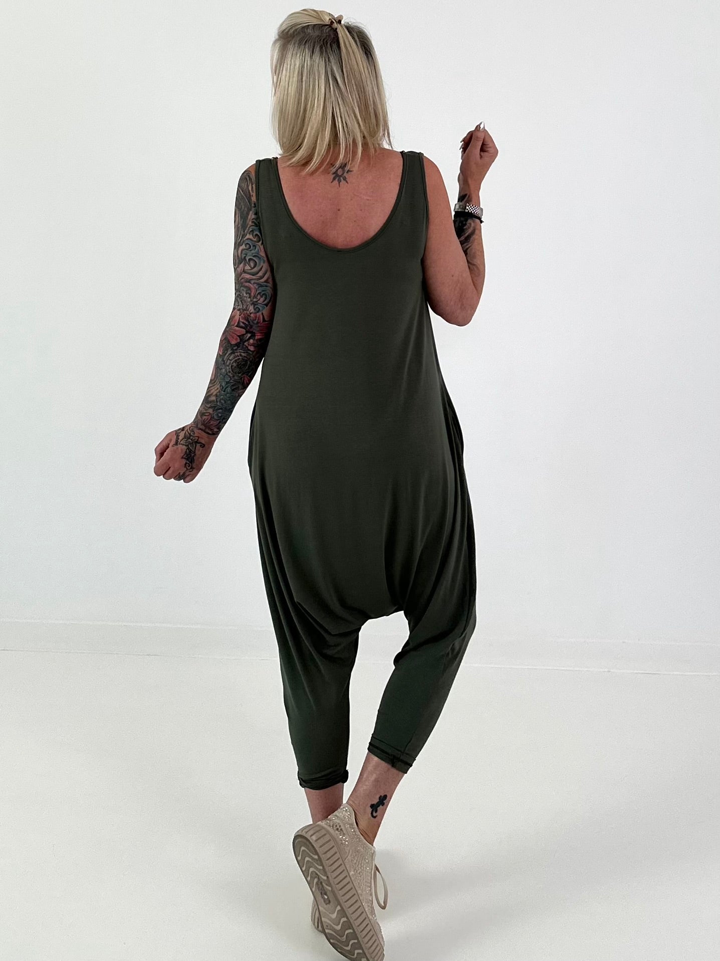 Jumpsuit mit Nieten - oliv