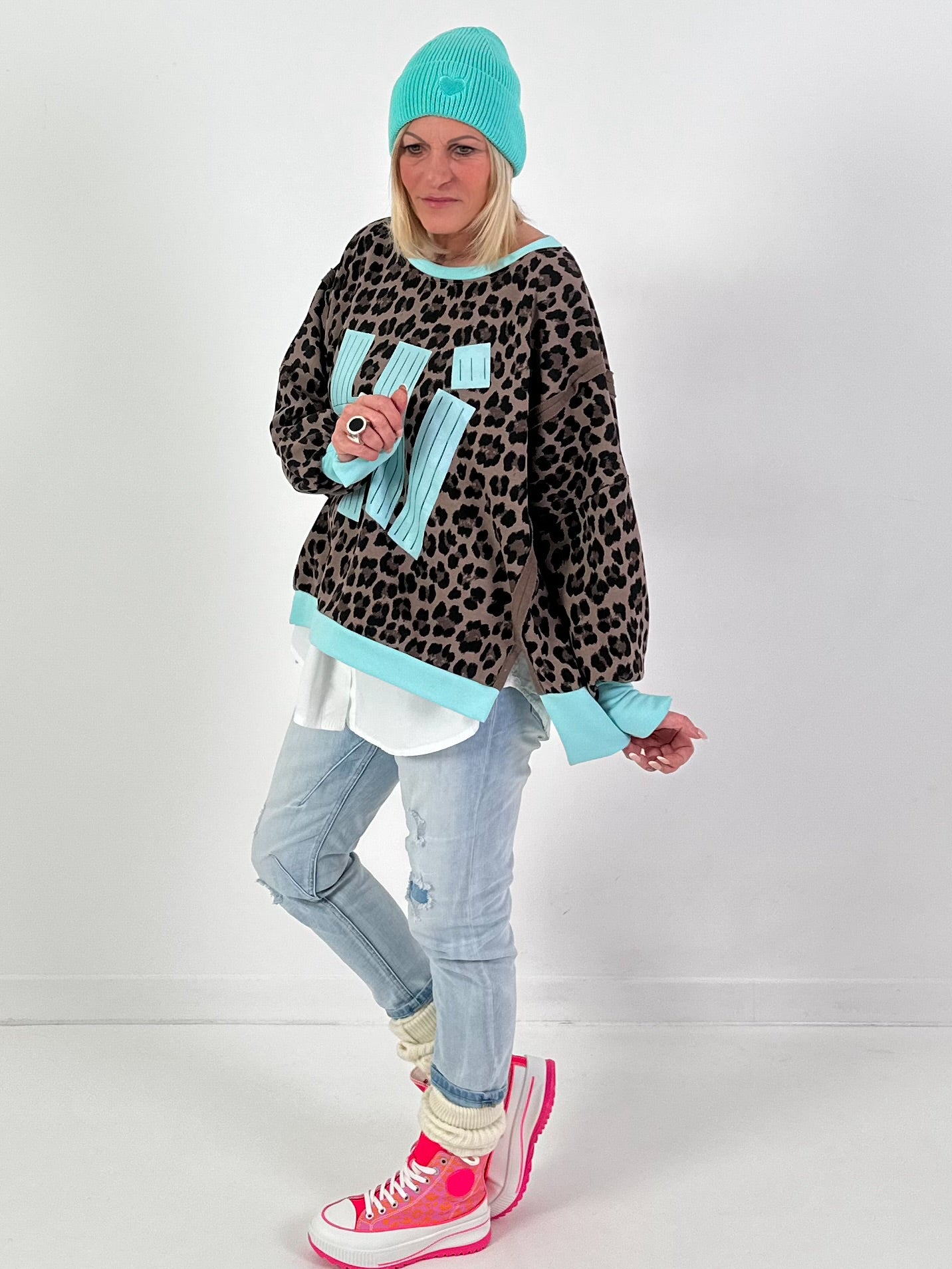 Sweater model "Hi Cat" - leo-light blue