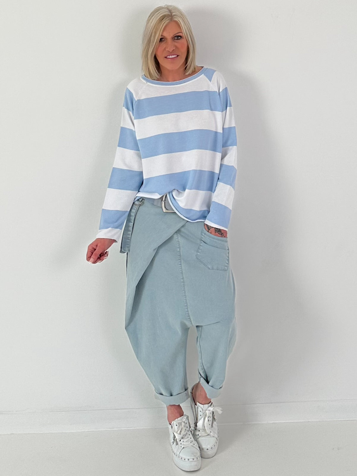 Sweater mit Blockstreifen - hellblau-weiss