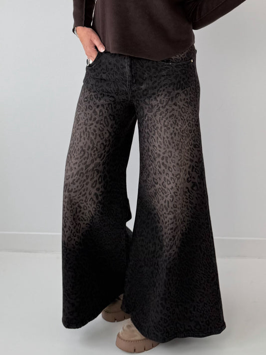 Jeans mit All Over Leo-Print und weitem Bein - leo-mehrfarbig