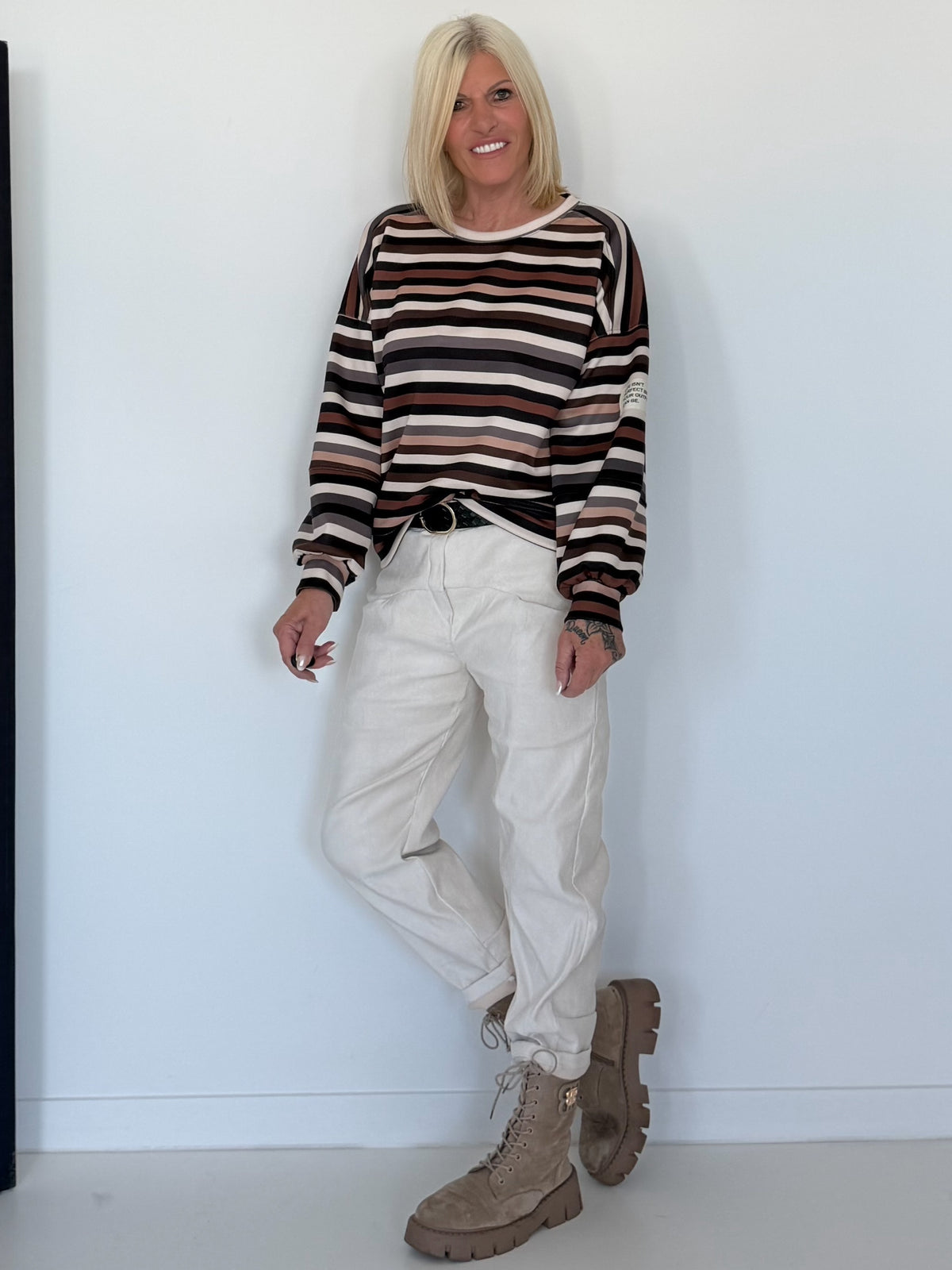 Sweater mit Allover-Streifen-Print - grau-mehrfarbig