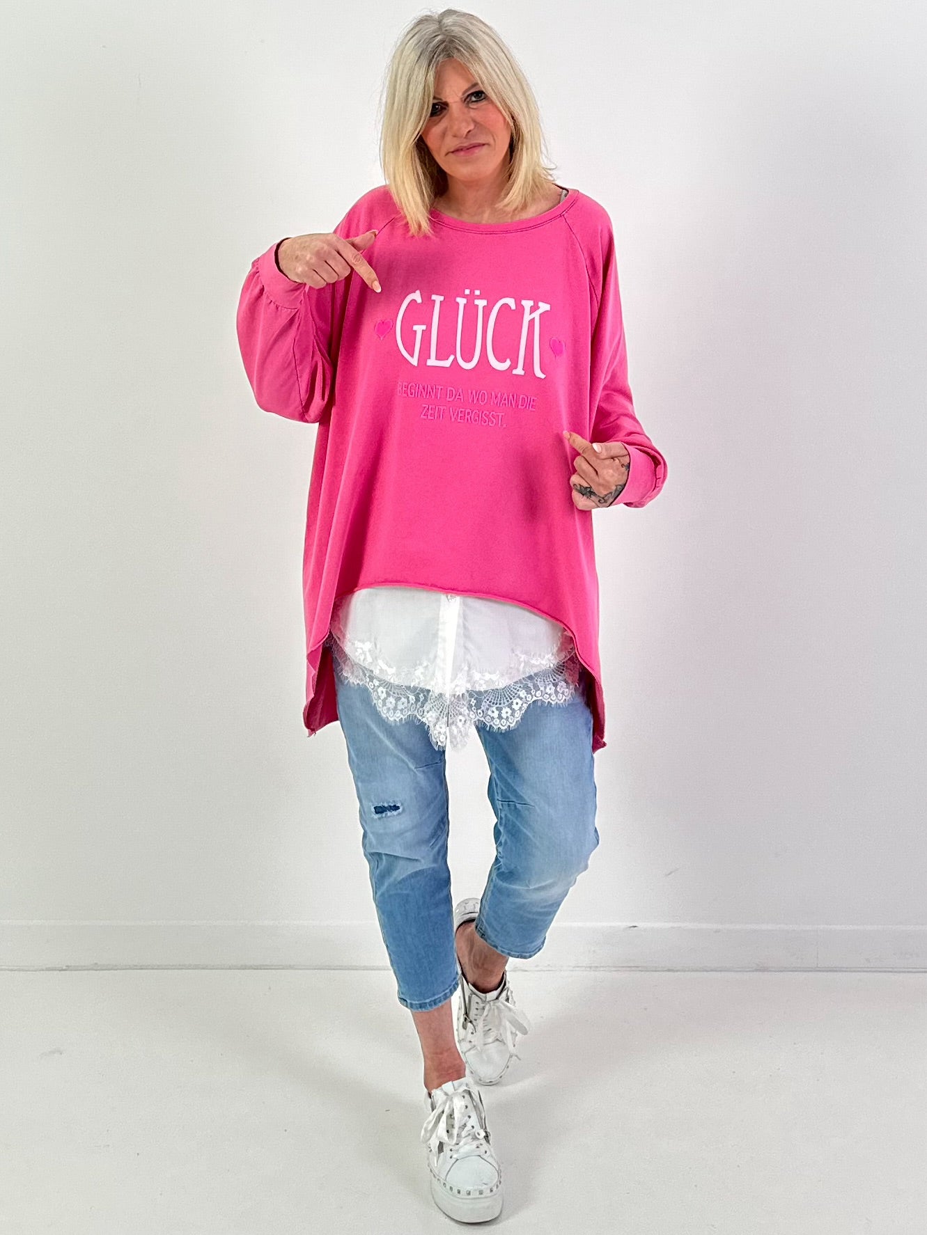 Oversized stonewashed Sweatshirt Modell "Glück..." - pink