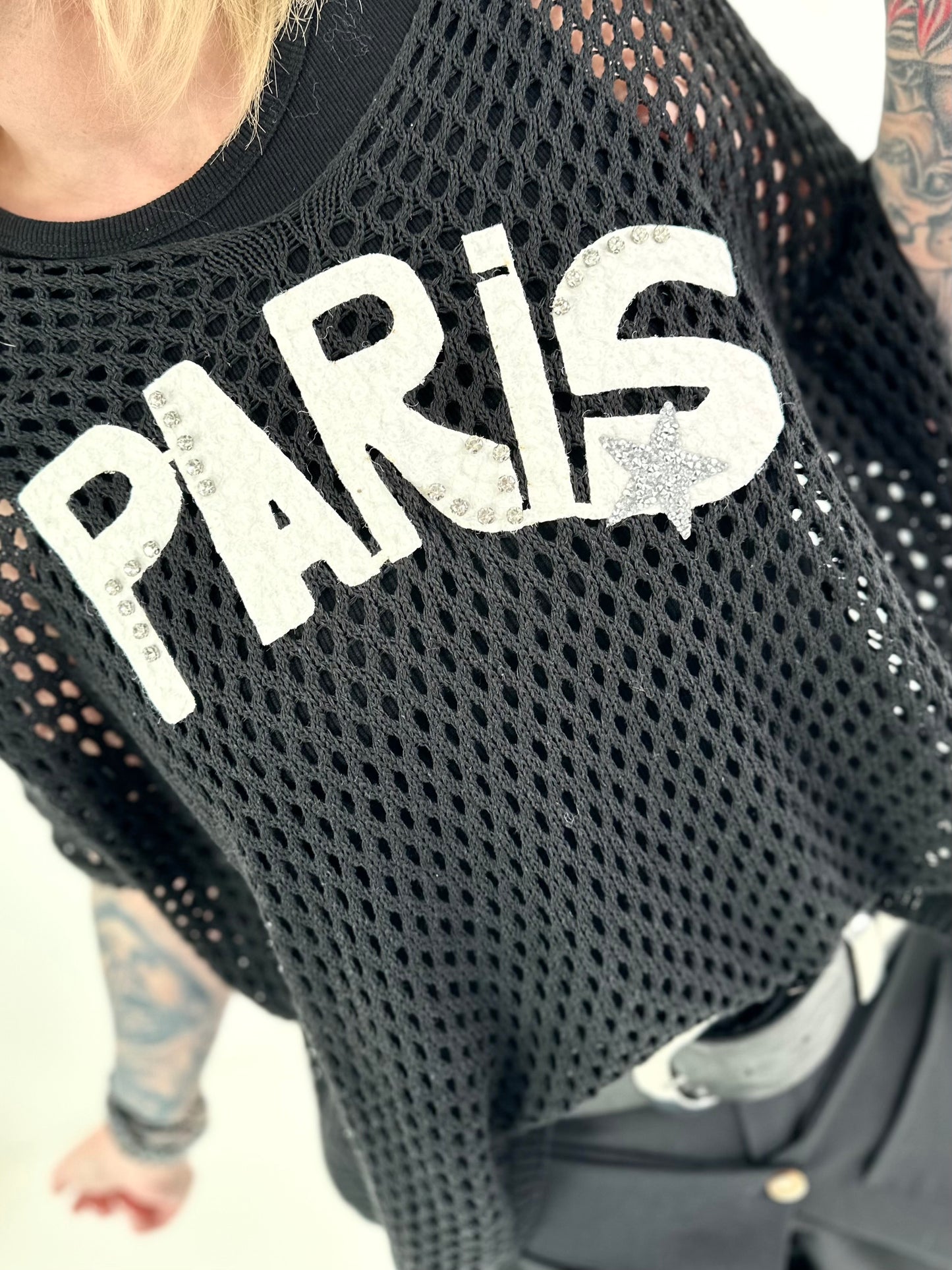 Häkelshirt mit Print - schwarz