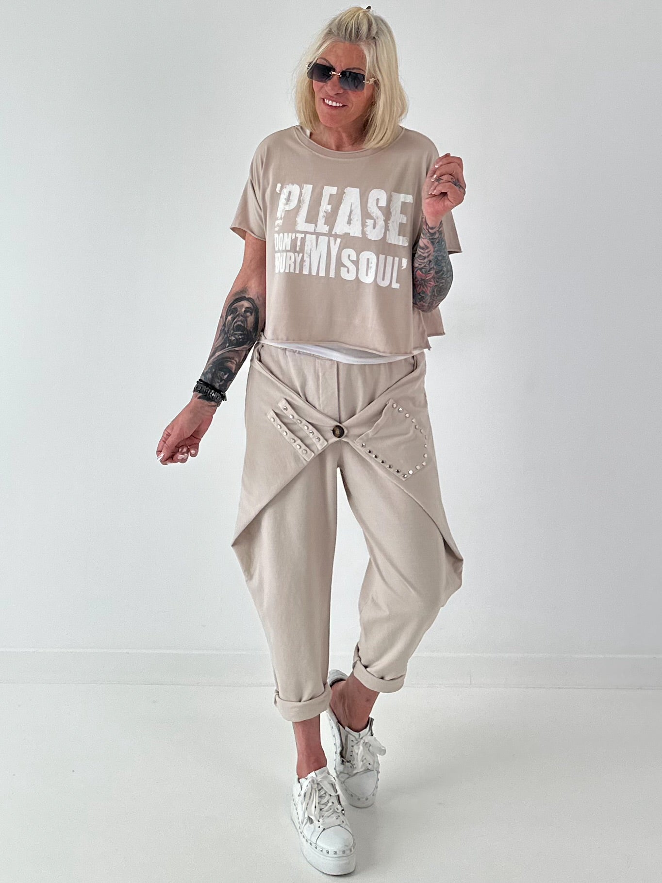 Kurzes Kastiges Shirt mit Print - beige