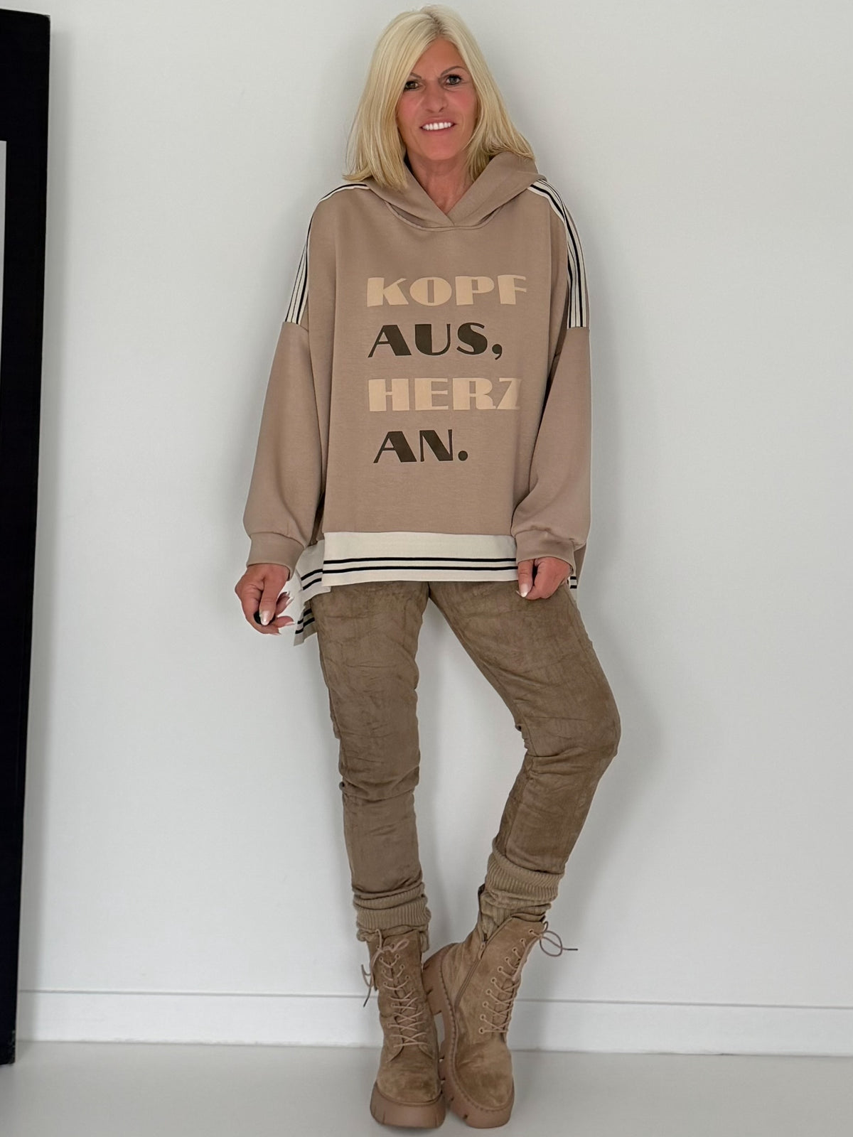 Oversized Hoodie Kopf Aus, Herz An! - taupe