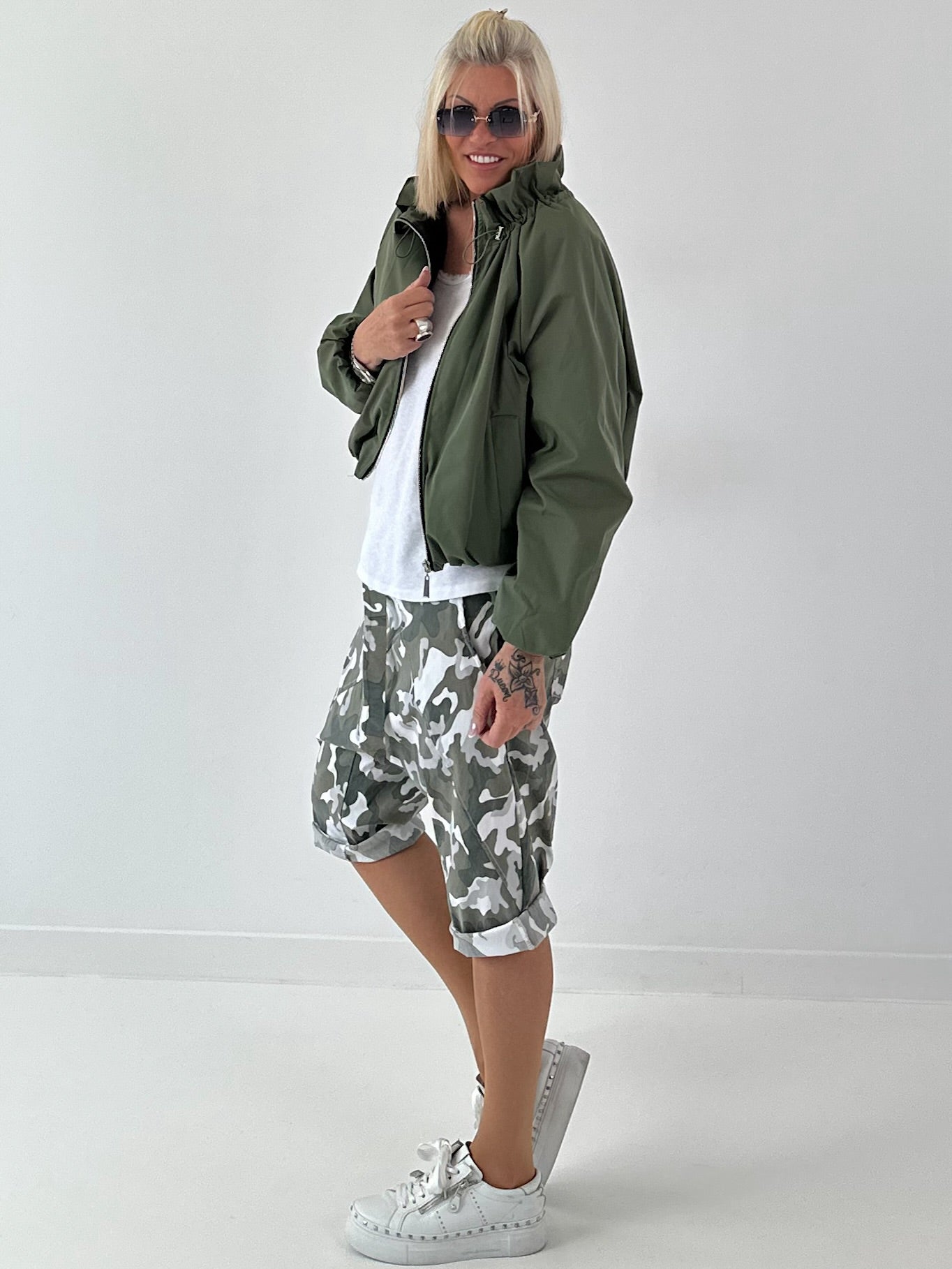 Ballon Jacke mit raffiniertem Kragen - oliv