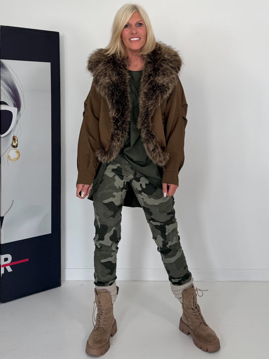 Jacke mit kuscheligem Fellkragen - schoko