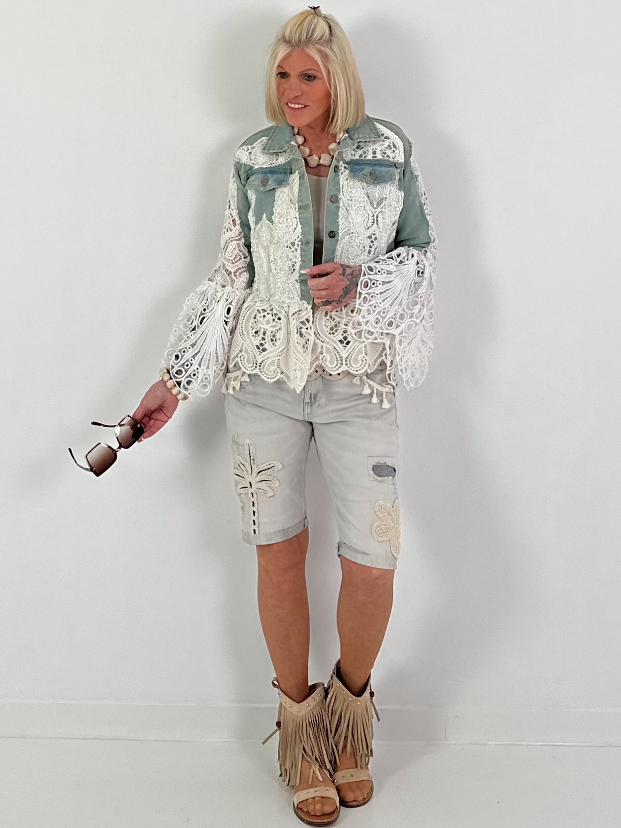 Boho Jeansjacke mit besonderen Details - denim-weiss