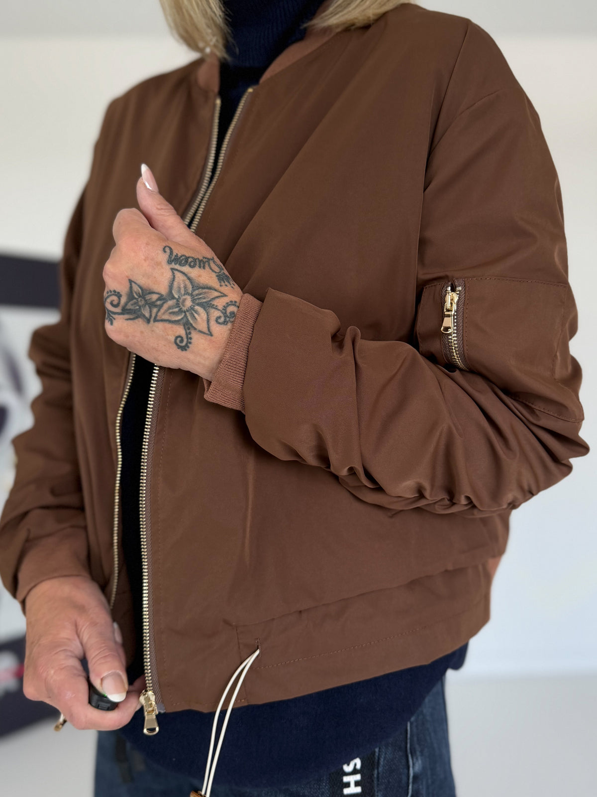Bomberjacke mit gerafften Ärmeln - schoko
