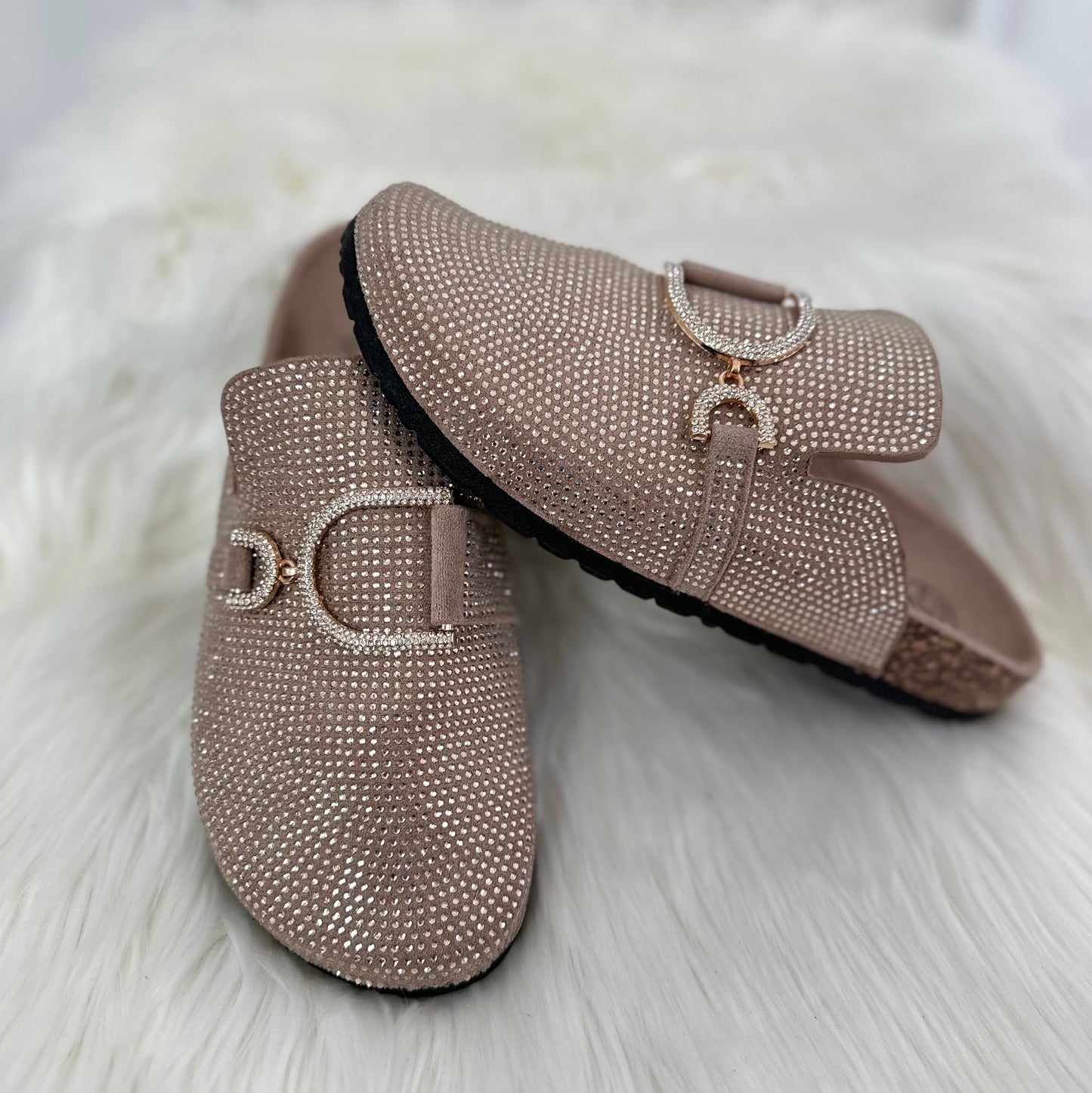 Pantoletten mit Strasssteinen - beige