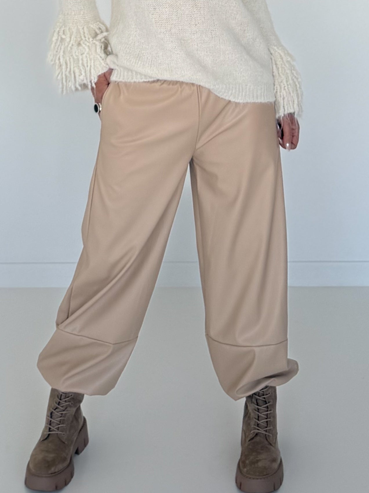 Vegane Lederhose 2 Looks - beige