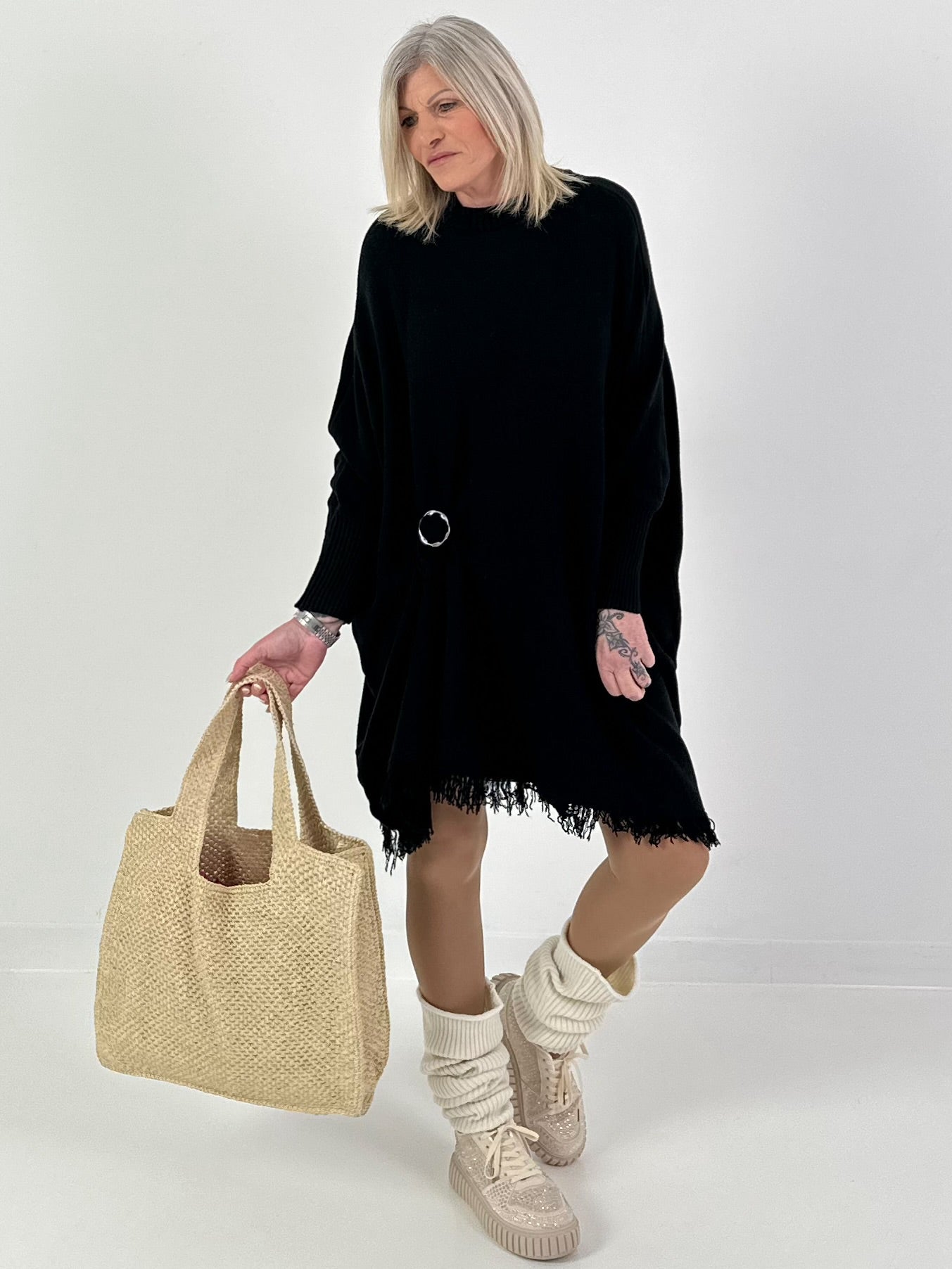 Strickkleid mit Fransen - schwarz