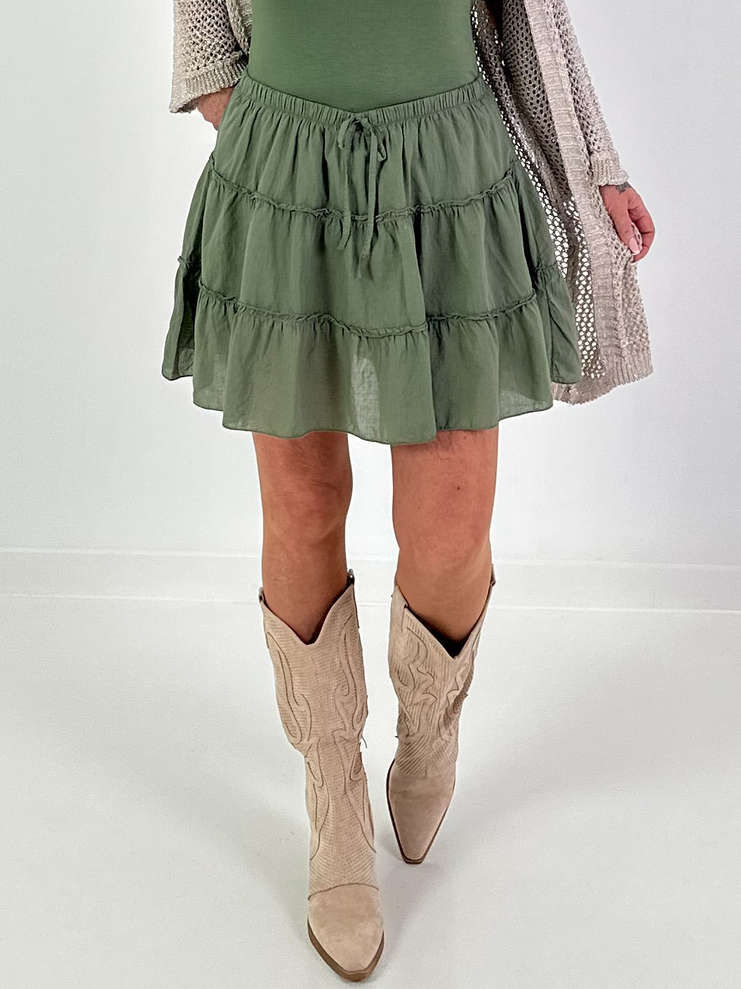 Skort with ruffles - khaki