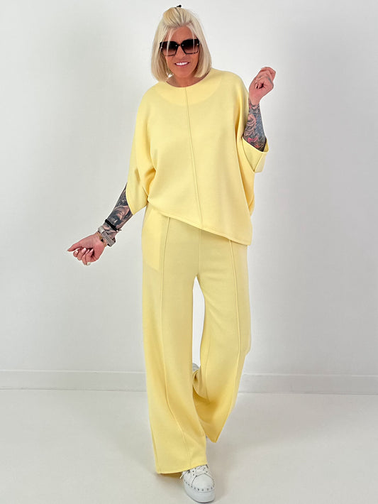 Two-piece set with asymmetrical shirt - yellow