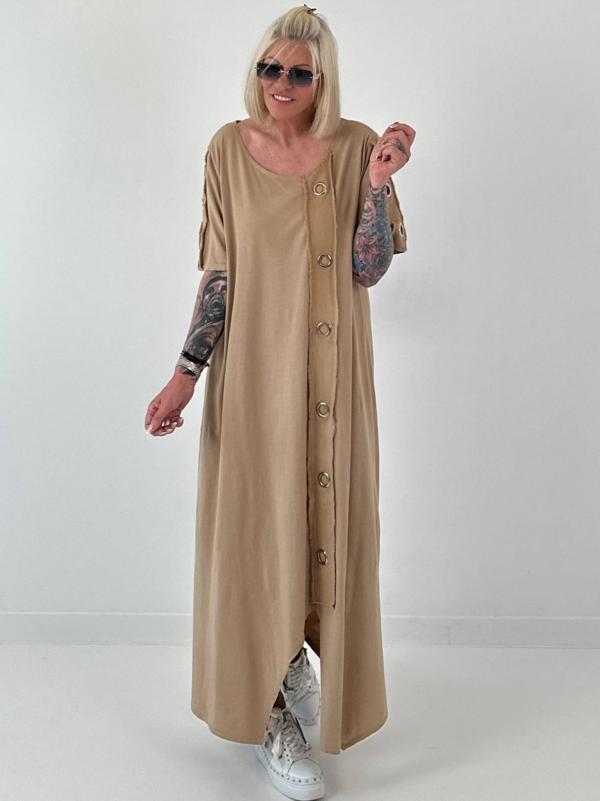 T-Shirt Kleid mit Ösen -camel