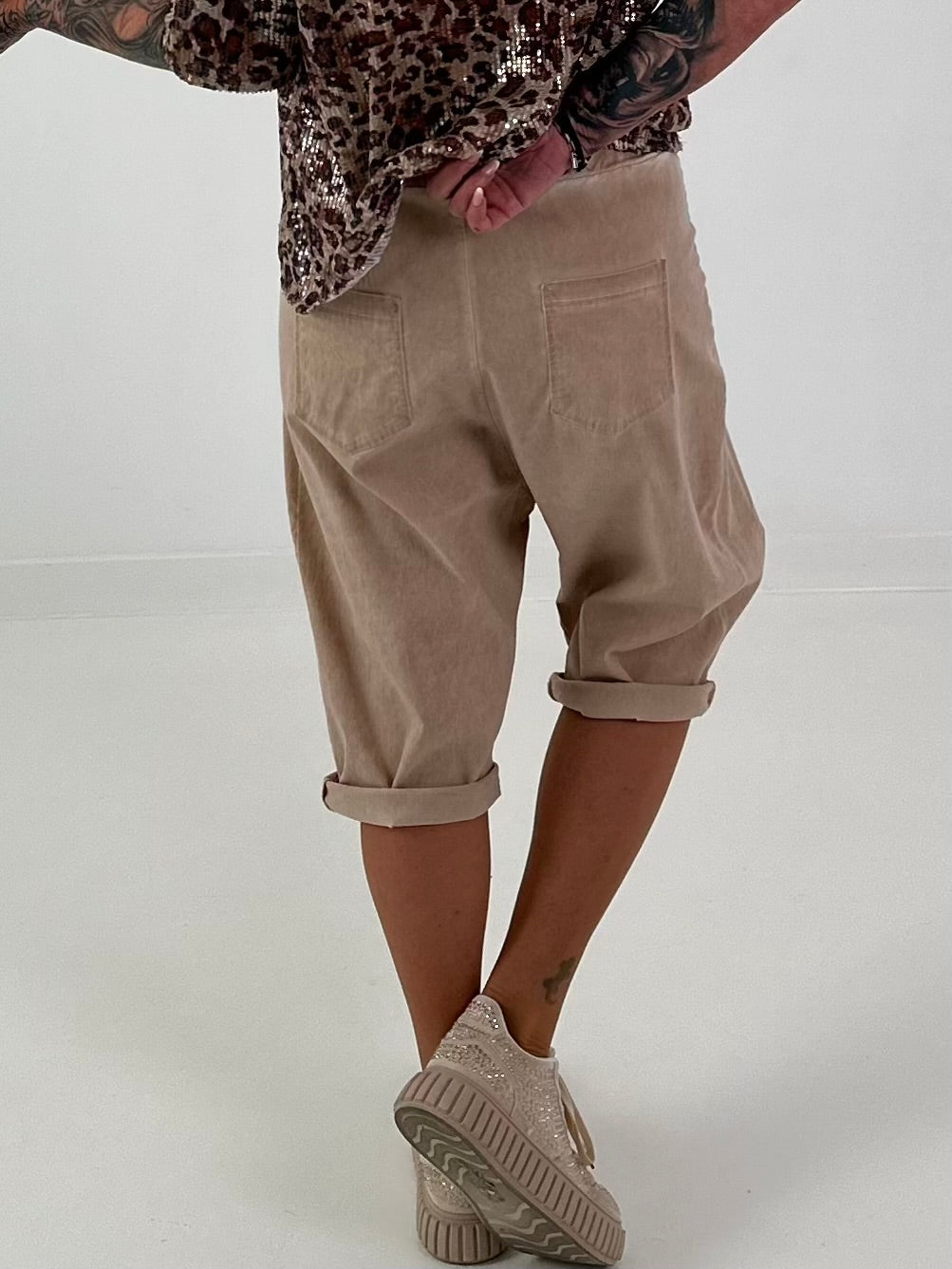 Baggy Short mit Überwurf und Tasche mit Details - sand