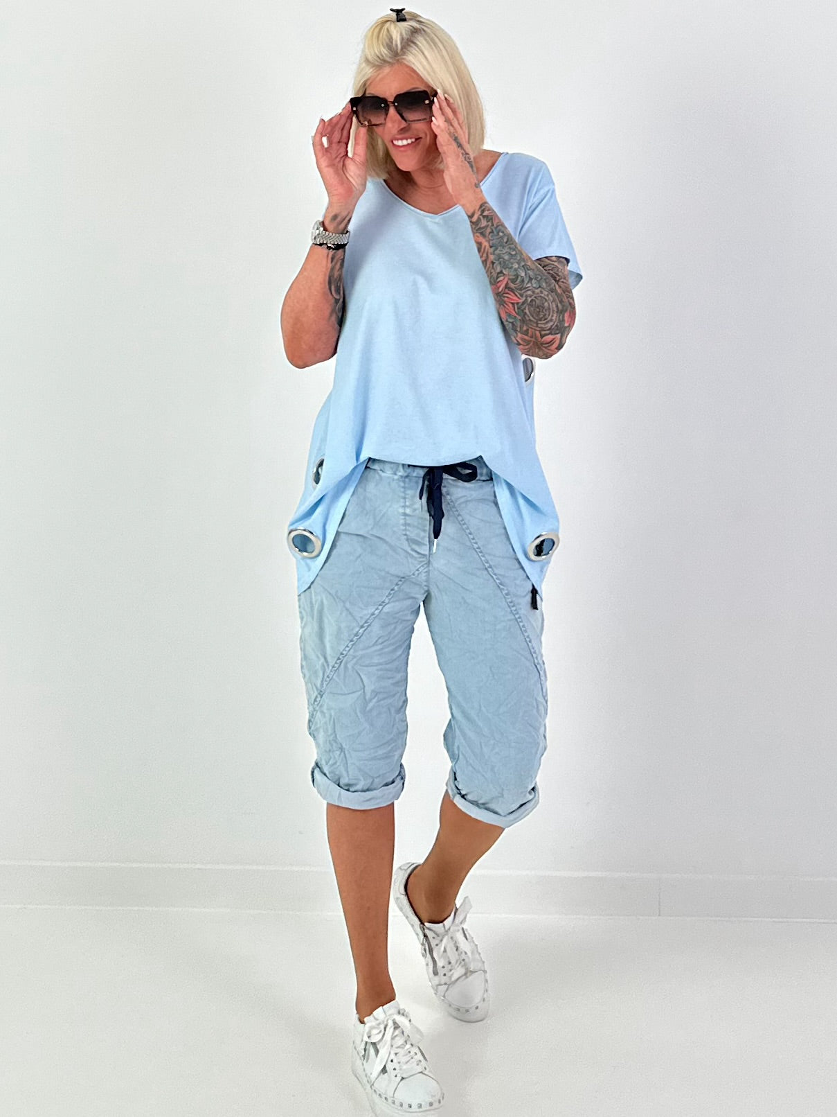 T-shirt with side eyelets - light blue